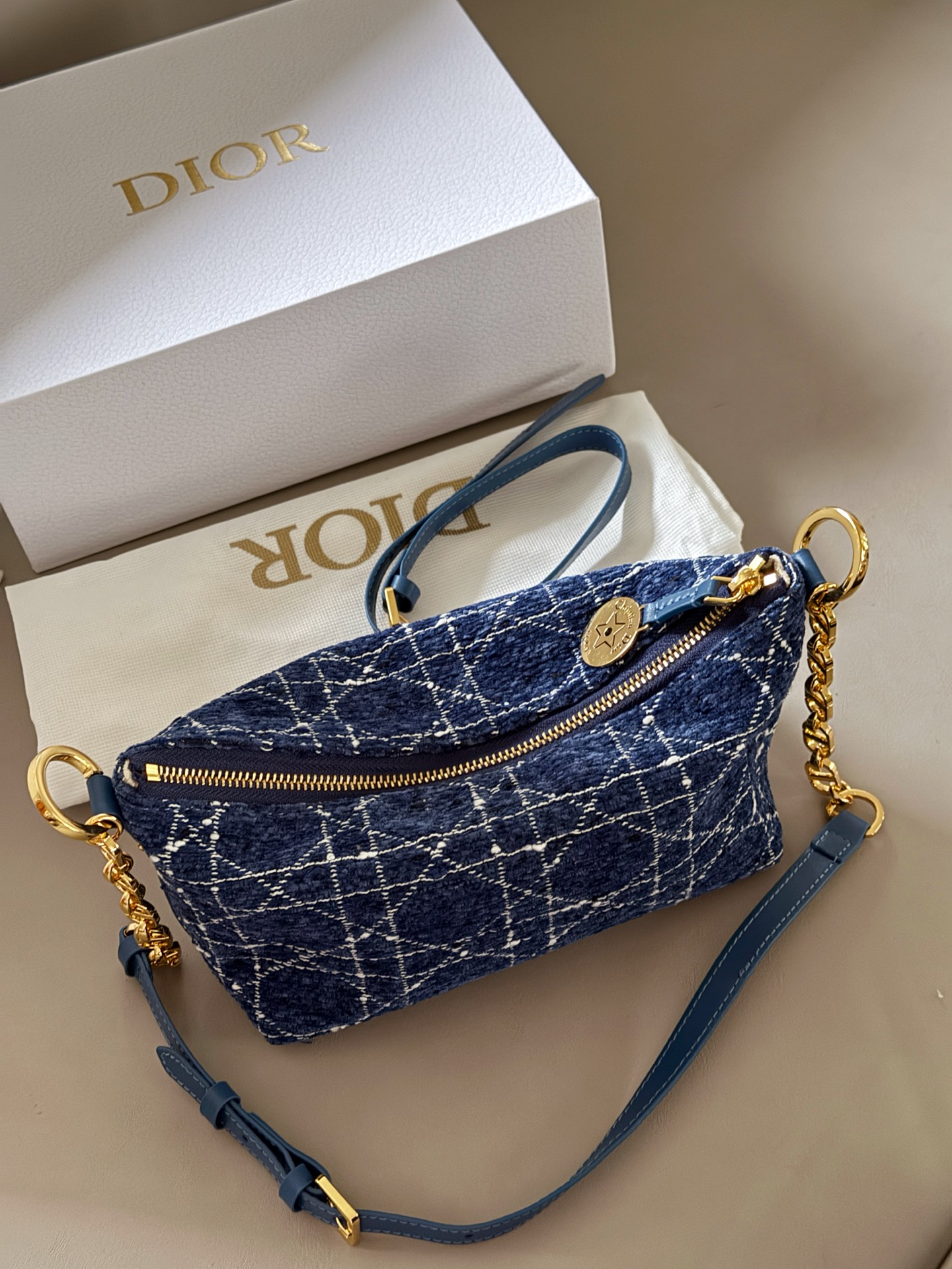 大人気偽物 トートバッグ ロゴ カーフスキン