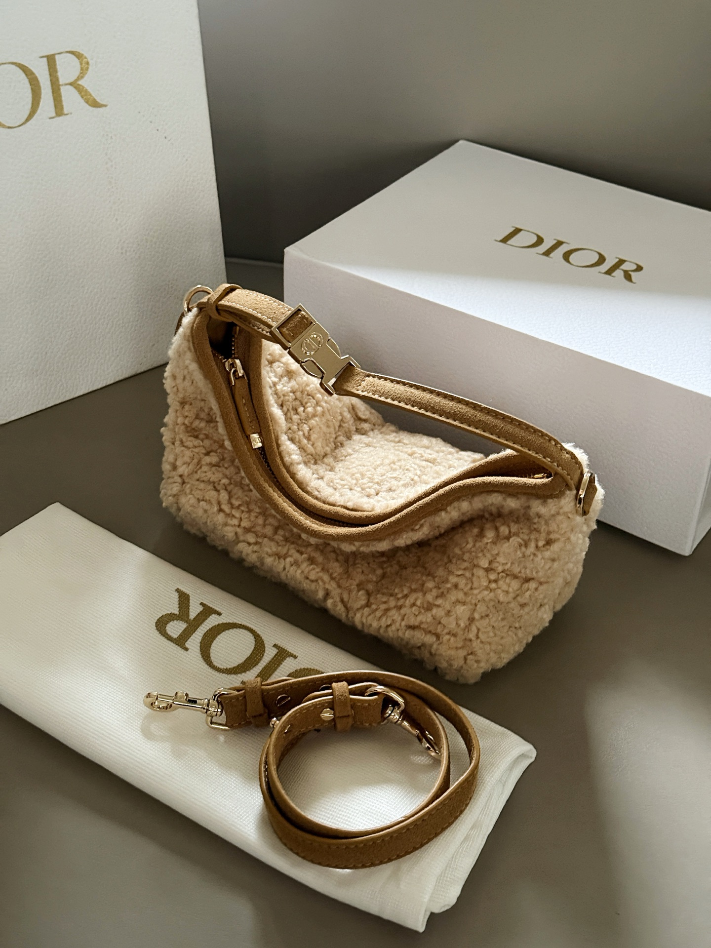 大人気偽物 トートバッグ ロゴ カーフスキン