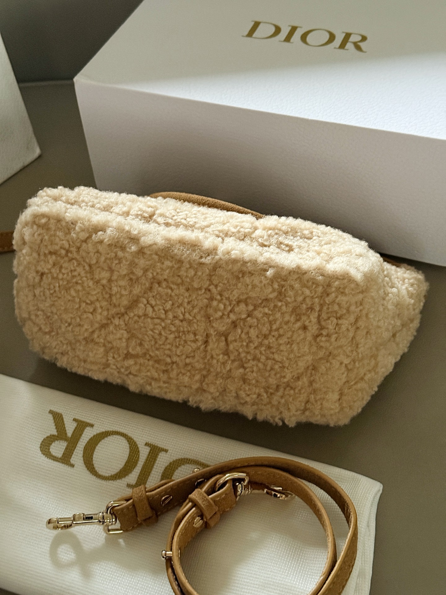 大人気偽物 トートバッグ ロゴ カーフスキン