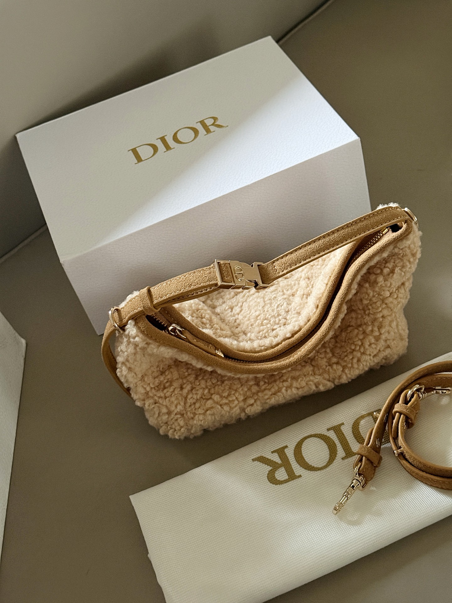 大人気偽物 トートバッグ ロゴ カーフスキン