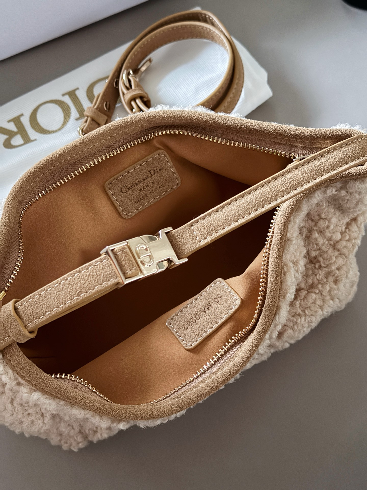 大人気偽物 トートバッグ ロゴ カーフスキン