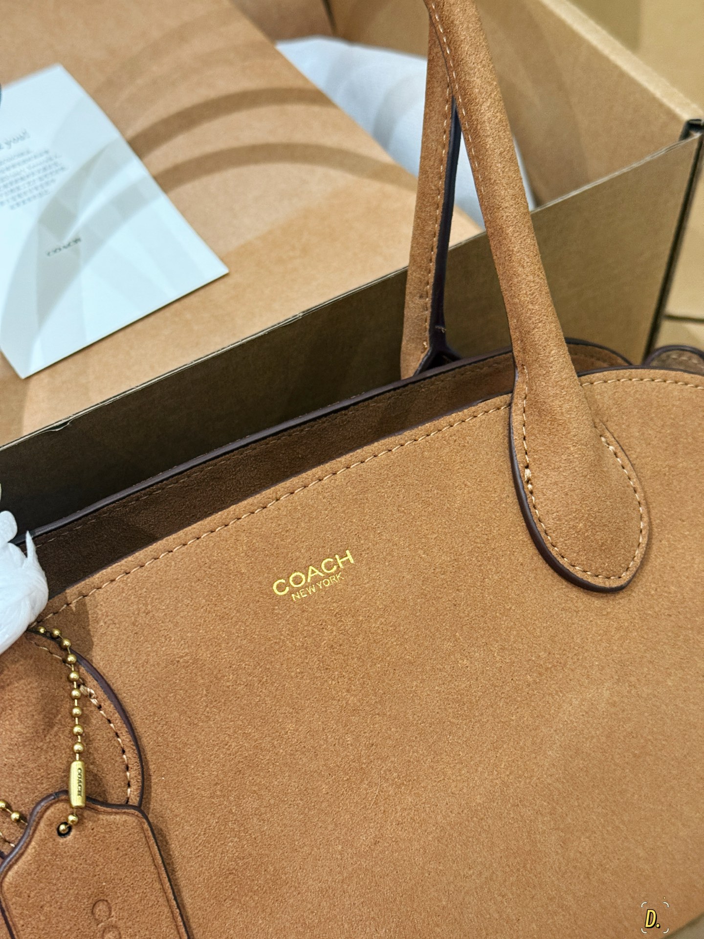 Con caja size: 35*17 cm ¡Por fin conseguí este bolso de Coach!!! C家 Empire Carryall 34 ¡por fin llegó! Seguí la tendenc…