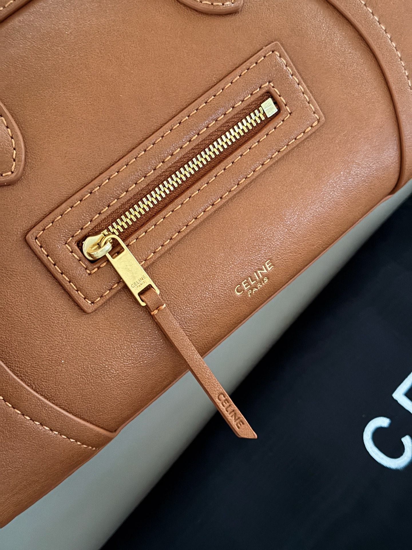 Bolso Celine Viene con caja tamaño pequeño — photo 3