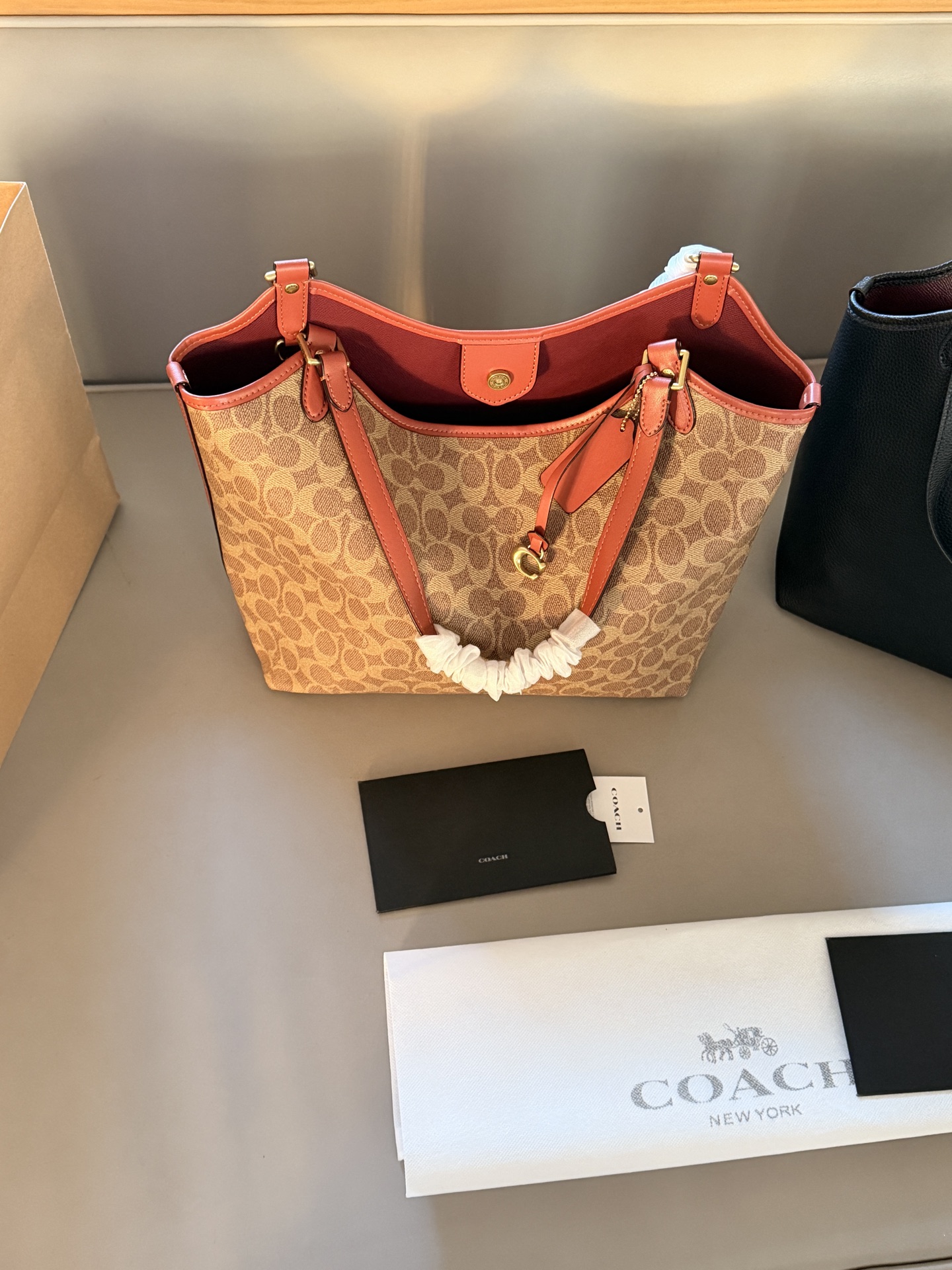 Versión mejorada, con caja, tamaño: 30*26cm. Coach | Bolso tote de C, ¿cómo elegir entre negro y caramelo? Hay que deci…