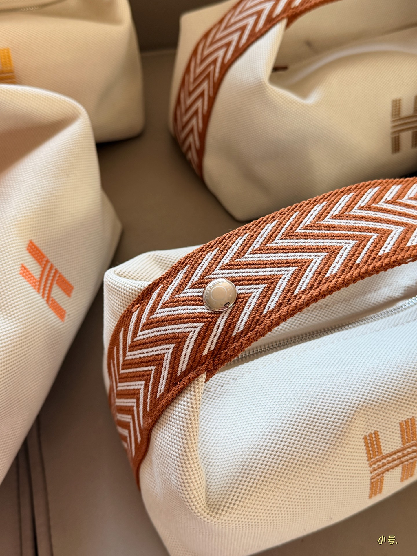 Hermes Beige canvas with brown embroidered H 20x11cm everyday