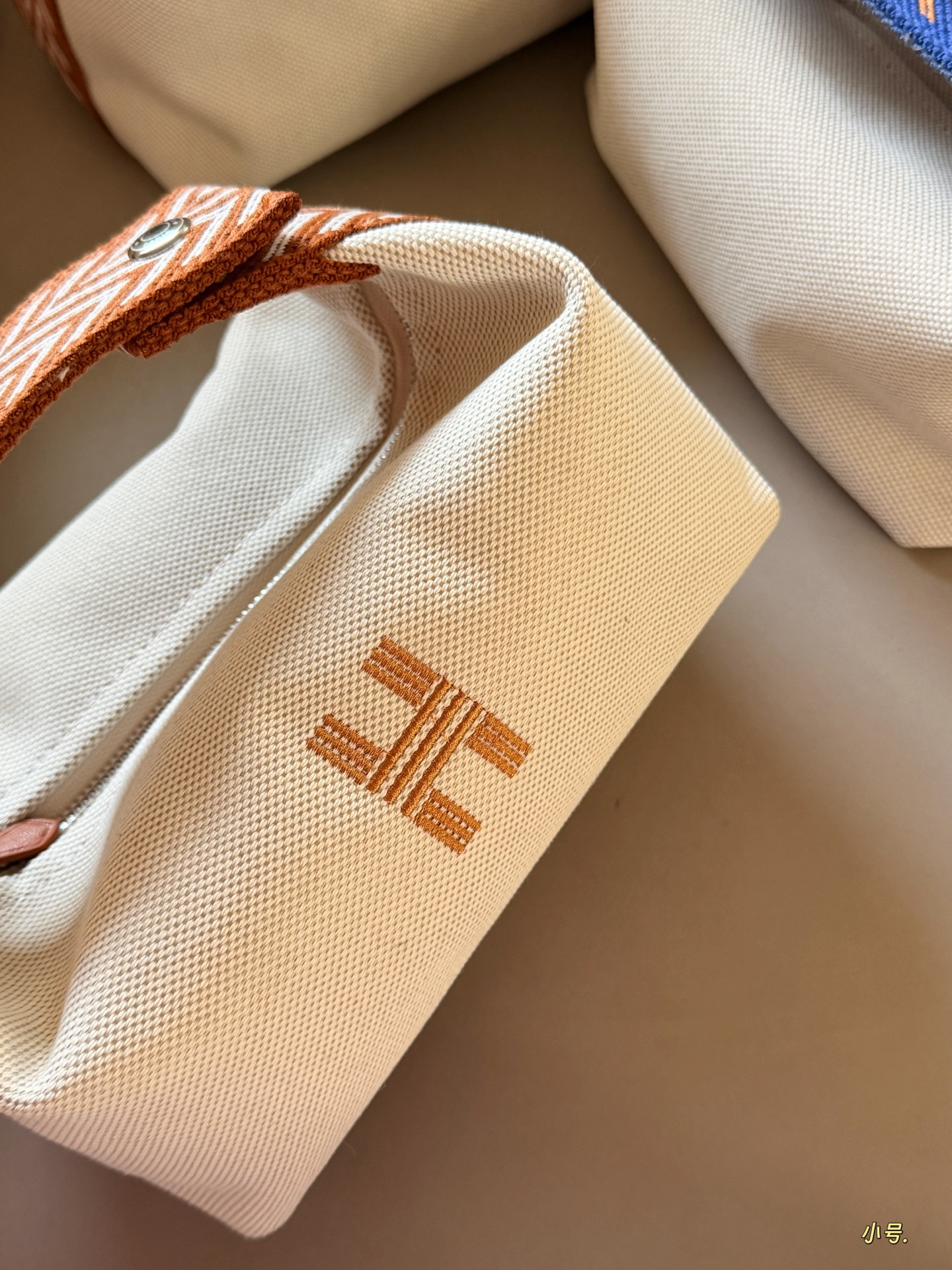 Hermes Beige canvas with brown embroidered H 20x11cm everyday