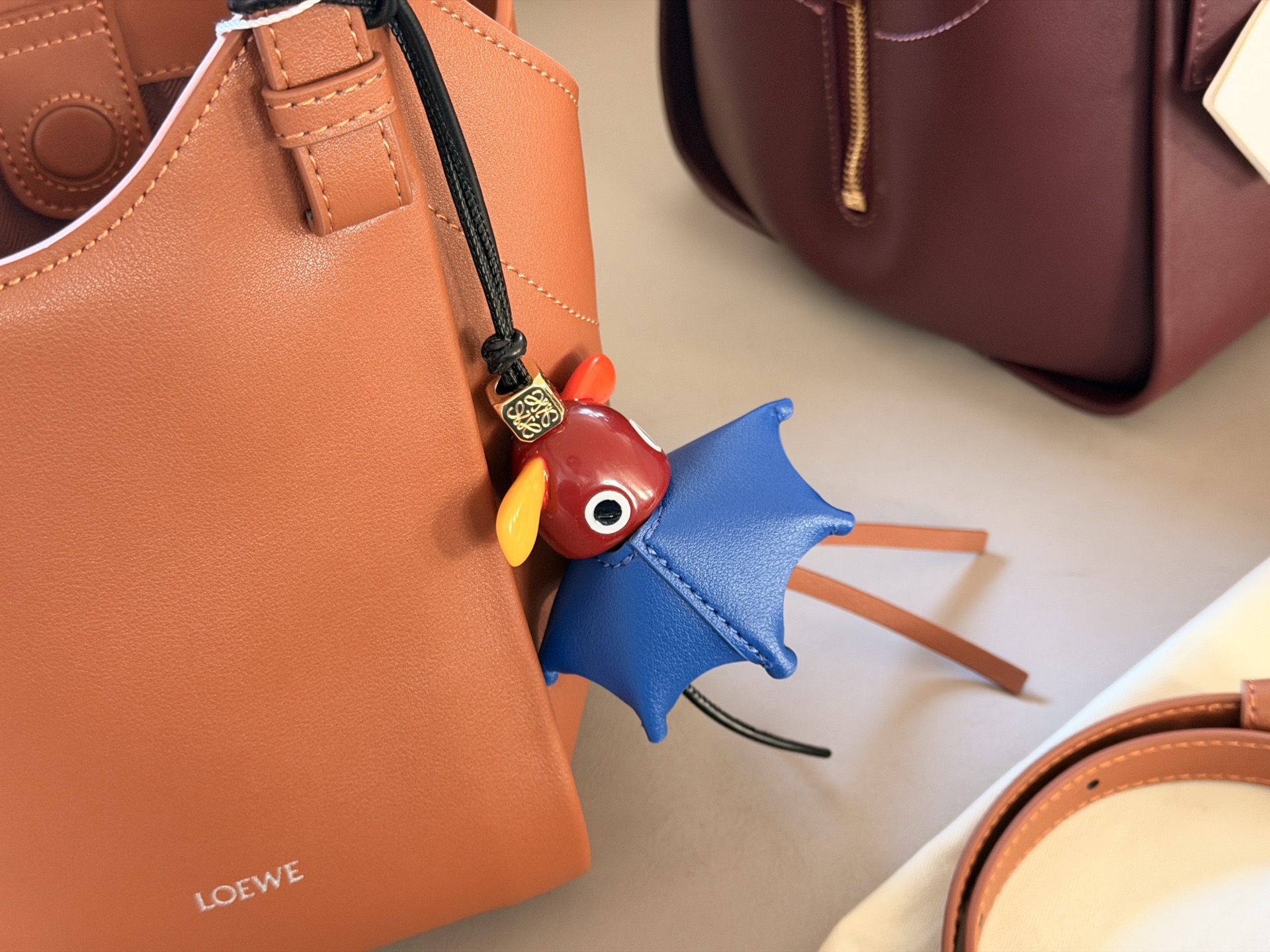 Größe der LOEWE-Tasche: 20 x 24 cm — photo 3