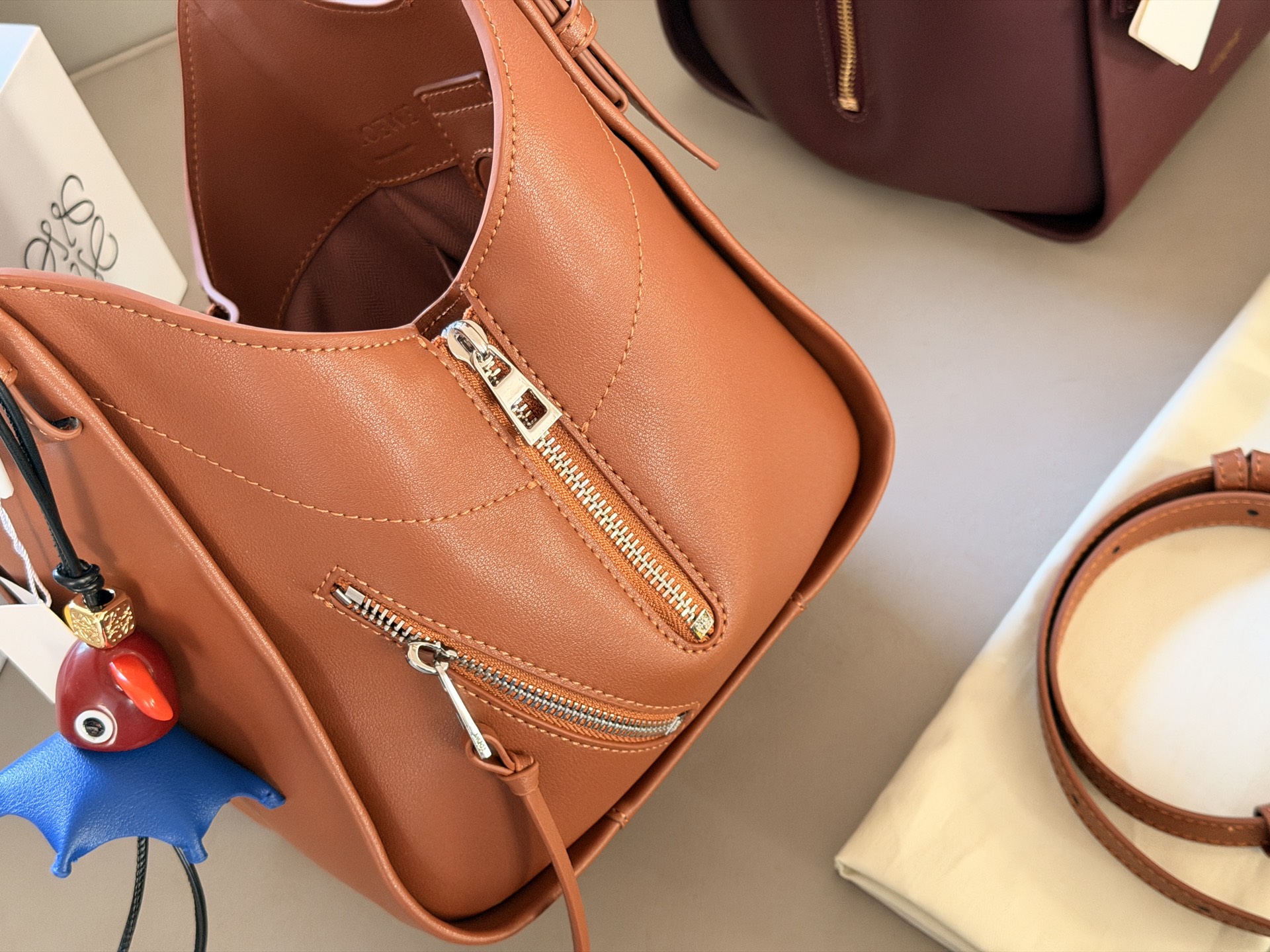 Größe der LOEWE-Tasche: 20 x 24 cm — photo 6