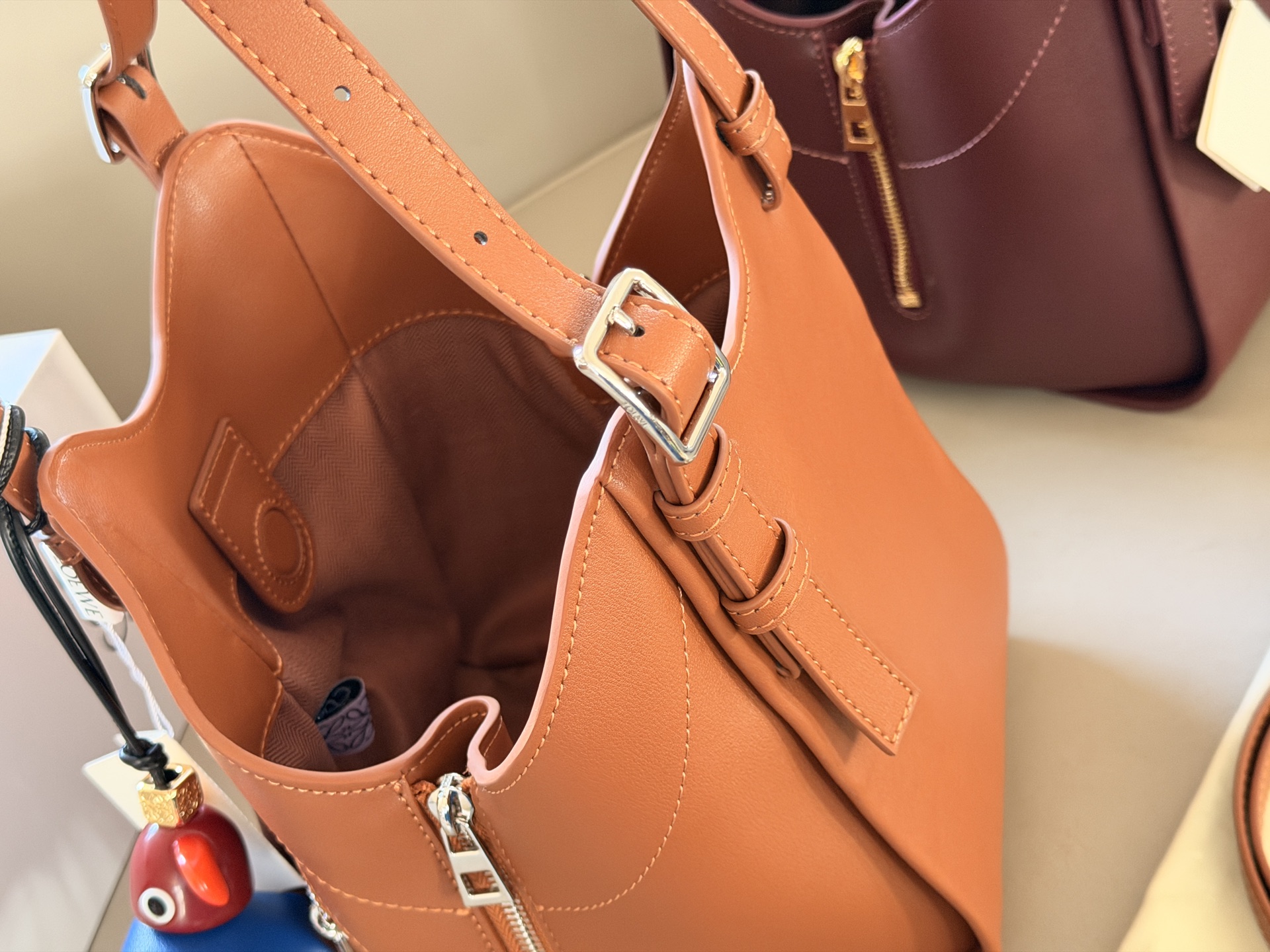Größe der LOEWE-Tasche: 20 x 24 cm — photo 5