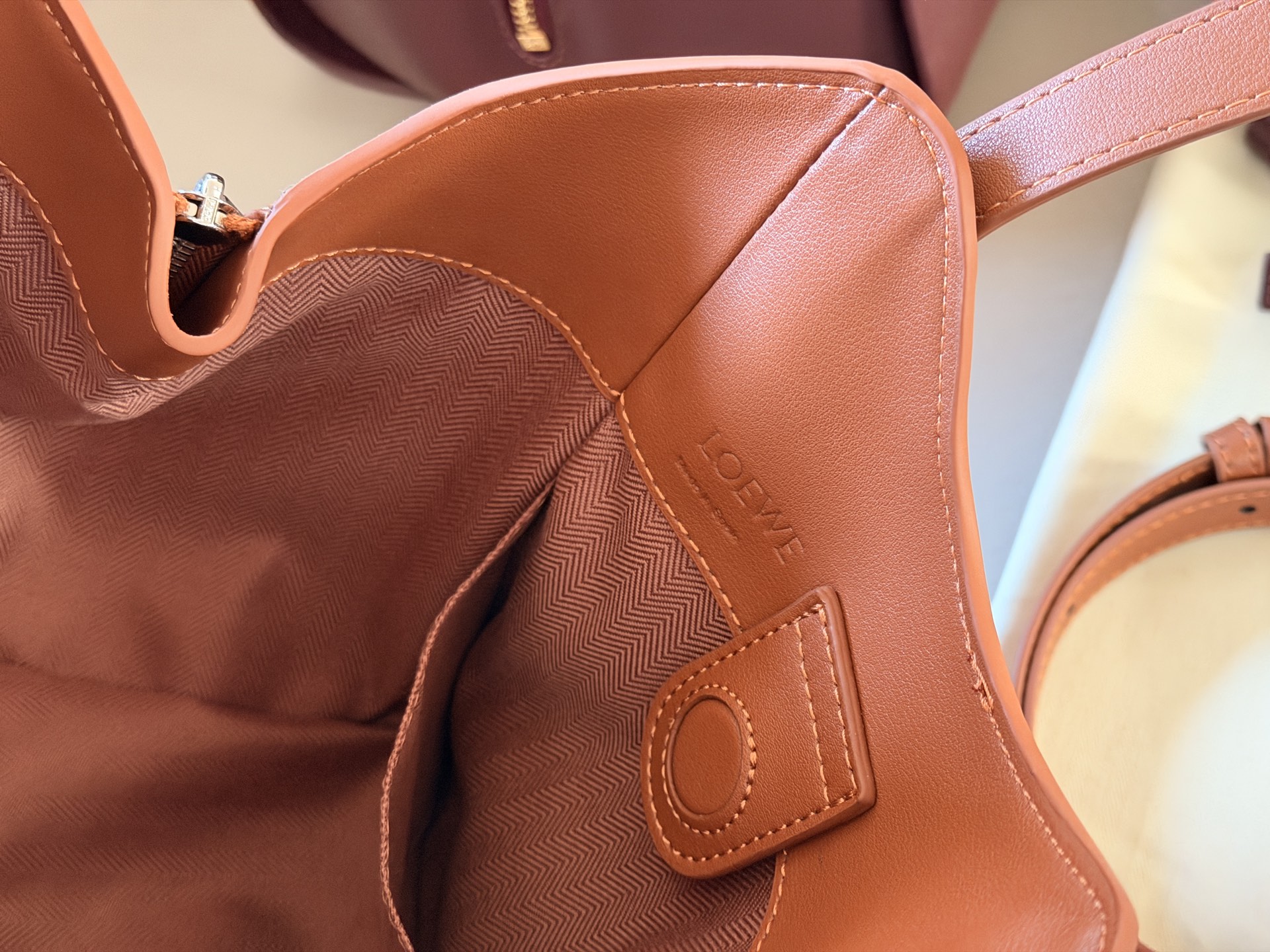 Größe der LOEWE-Tasche: 20 x 24 cm — photo 8