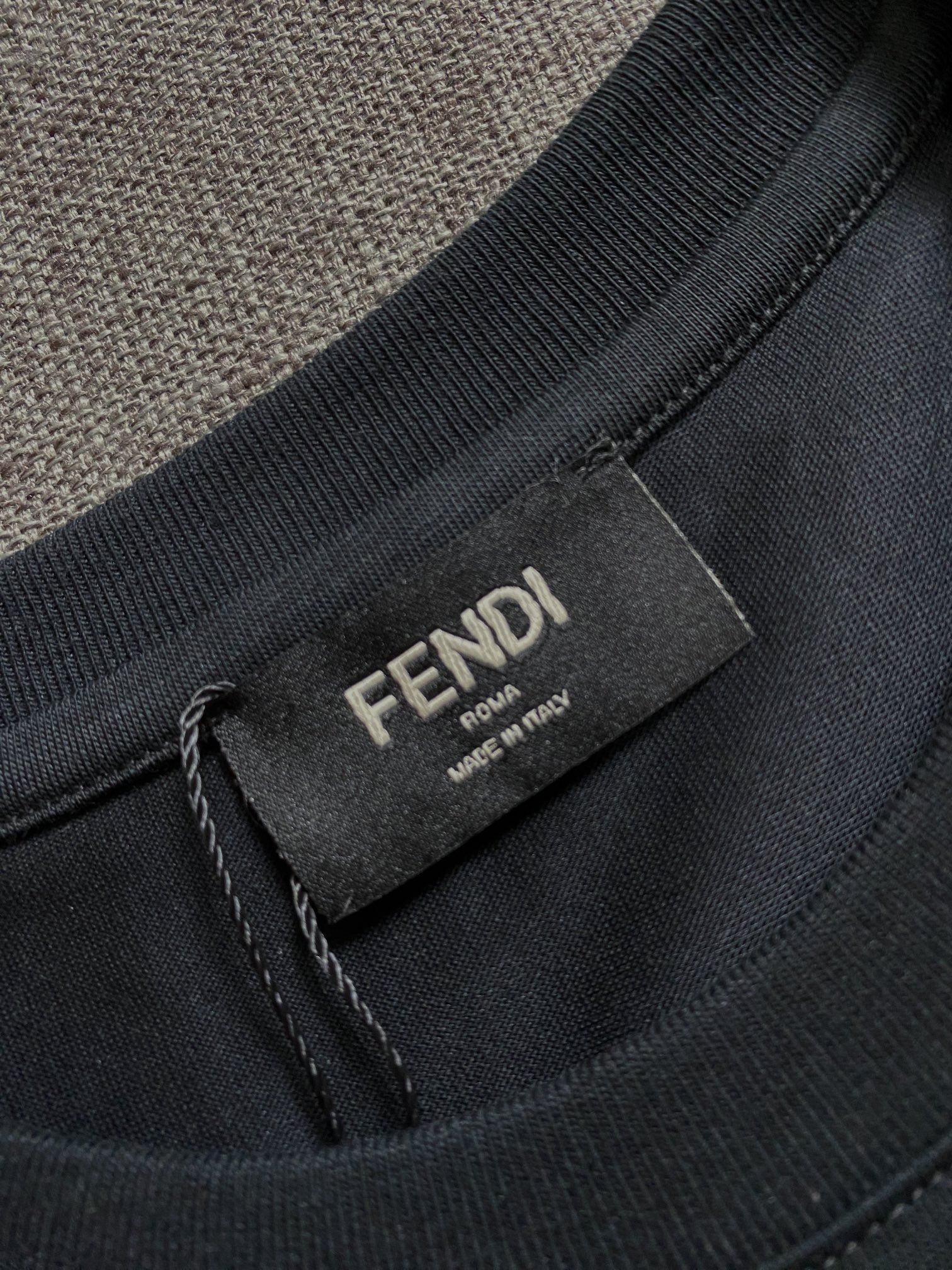 FENDI数码直喷结合工艺2024春夏新款首发专柜最新款短袖圆领T恤高端订制设计前卫时尚！品牌logo重