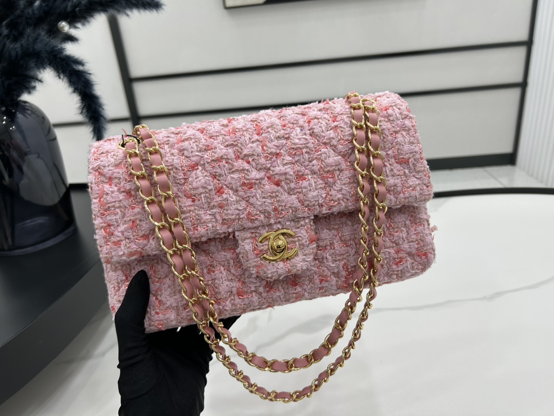 [Chanel Women