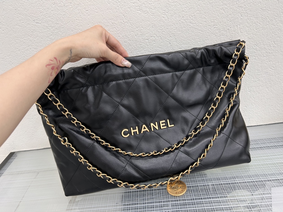 AS4486Chanel22bag垃圾袋本季最火最值得入手的系列它的名字叫22bag小香凡是以数字命名的