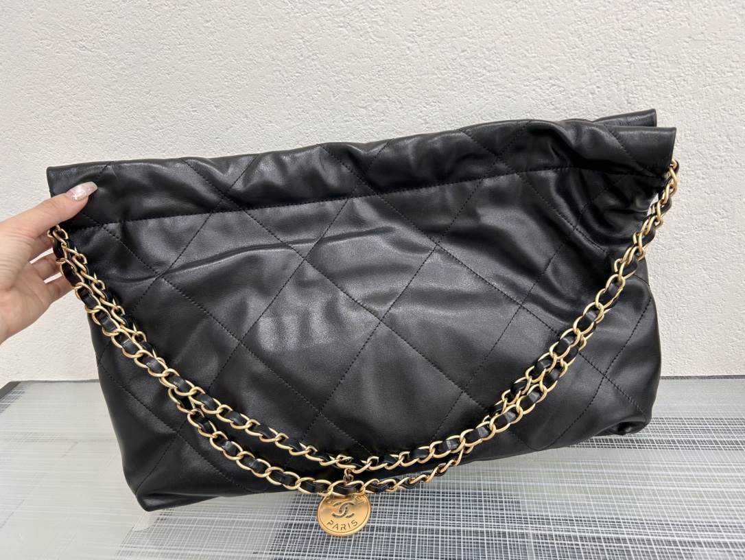 AS4486Chanel22bag垃圾袋本季最火最值得入手的系列它的名字叫22bag小香凡是以数字命名的