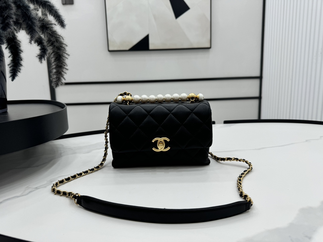 Chanel Aaaaa
 Torby typu crossbody i na ramię Skóra jagnięca owcza Łańcuchy