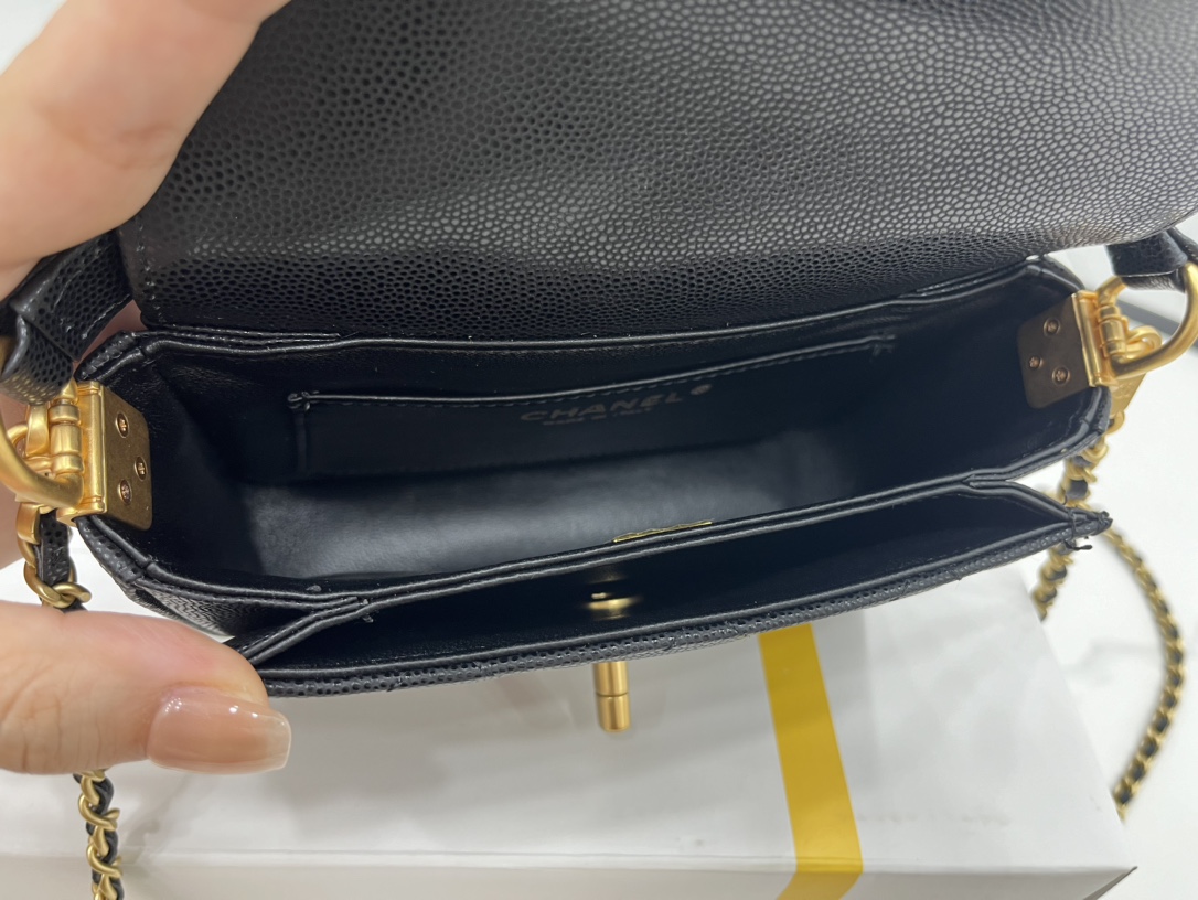 Balenciaga Classic Handcrafted Luxury Leather Shoulder Bag Ref.5C537317 8