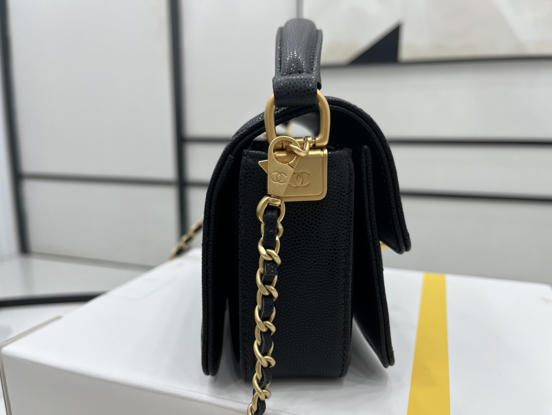 Balenciaga Classic Handcrafted Luxury Leather Shoulder Bag Ref.5C537317 4