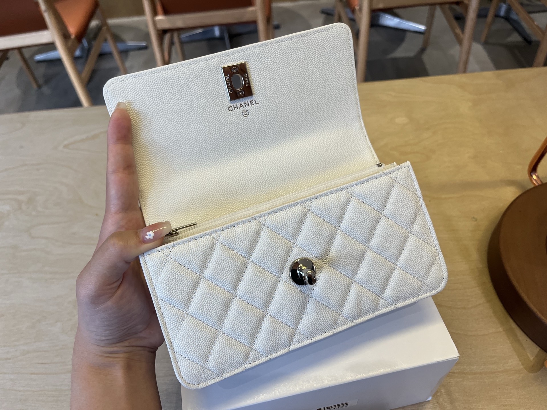 Chanel 25A White Caviar Leather Handle WOC Bag, 19cm - Shoulder & Hand Carry 7 i1744112768480 2271 0 6