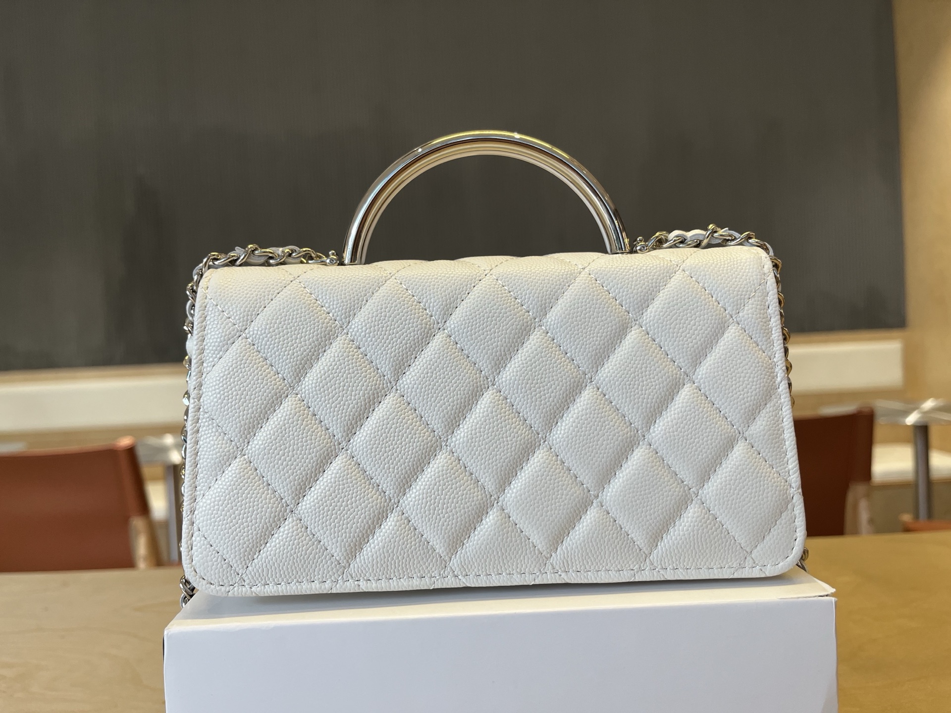 Chanel 25A White Caviar Leather Handle WOC Bag, 19cm - Shoulder & Hand Carry 4 i1744112769981 8375 0 3
