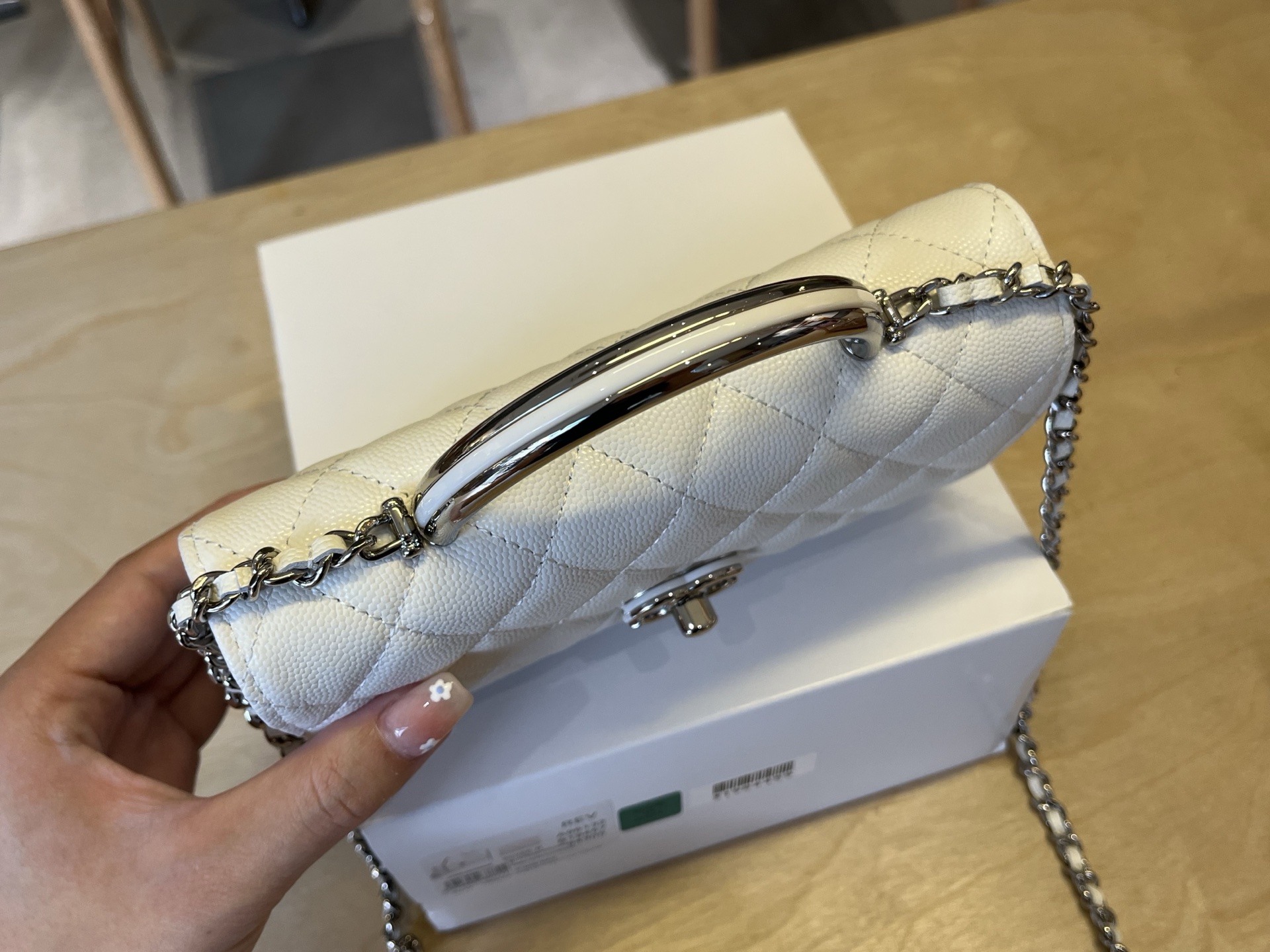 Chanel 25A White Caviar Leather Handle WOC Bag, 19cm - Shoulder & Hand Carry 3 i1744112770022 1648 0 2