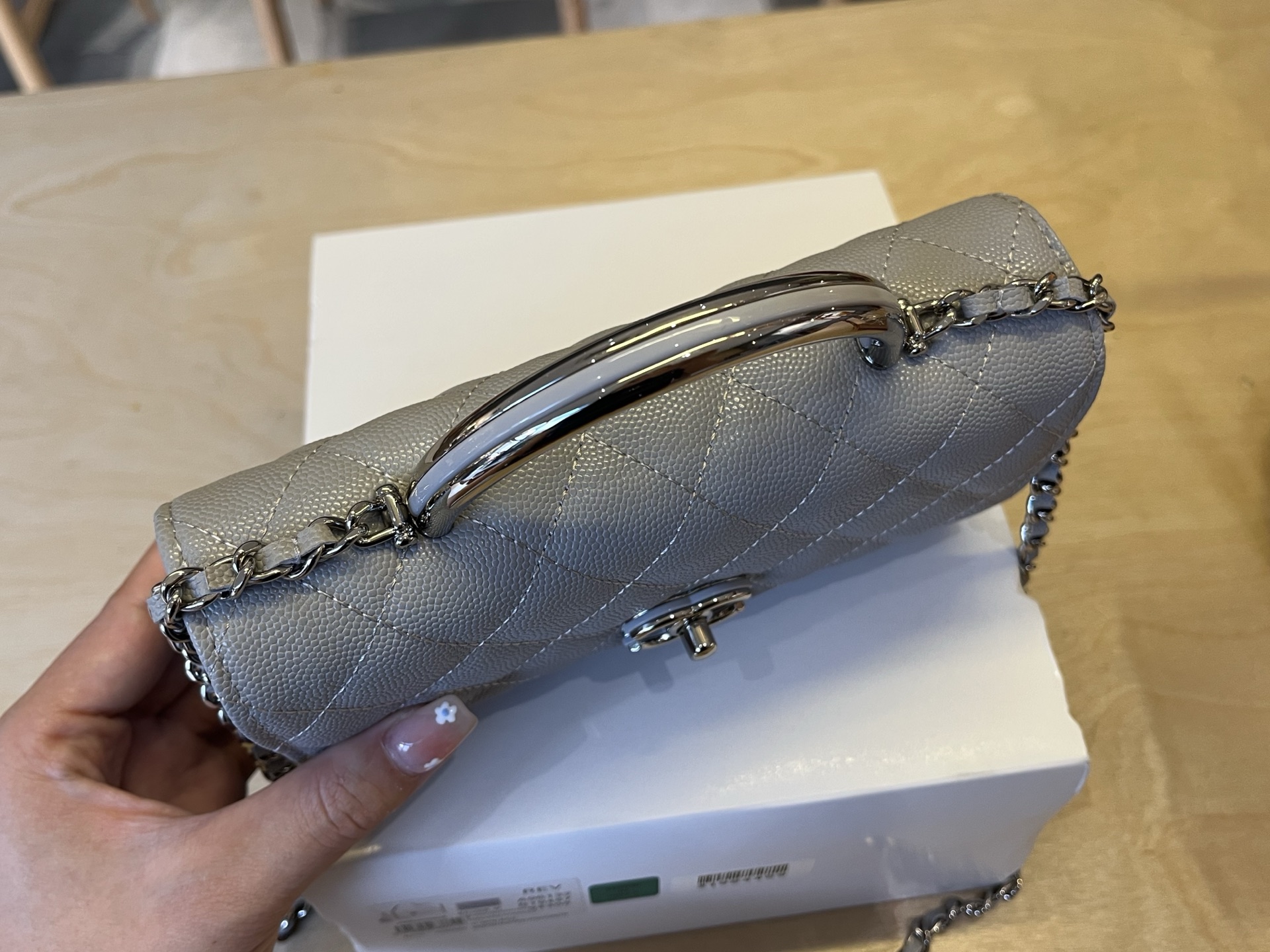 Chanel 25A Handle WOC Caviar Leather Bag,19cm-Carry it as a Clutch or Shoulder Bag 4 i1744112789572 6982 0 2