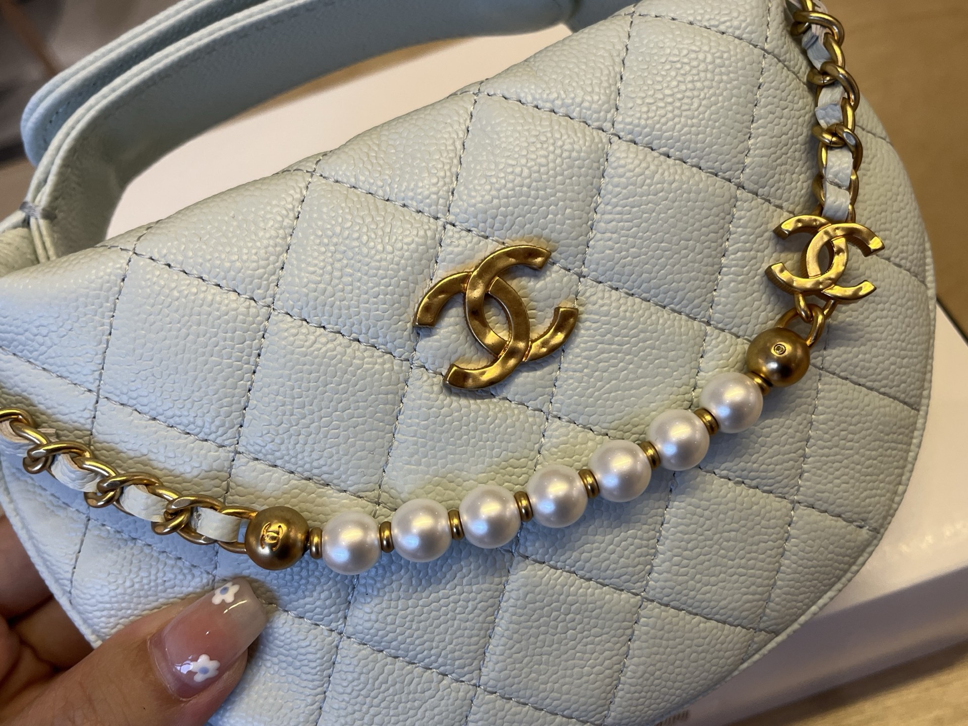 Chanel 25s Pearl Chain Hula Hoop Bag, Light Blue Quilted Leather 7 i1745133111808 1851 0 5