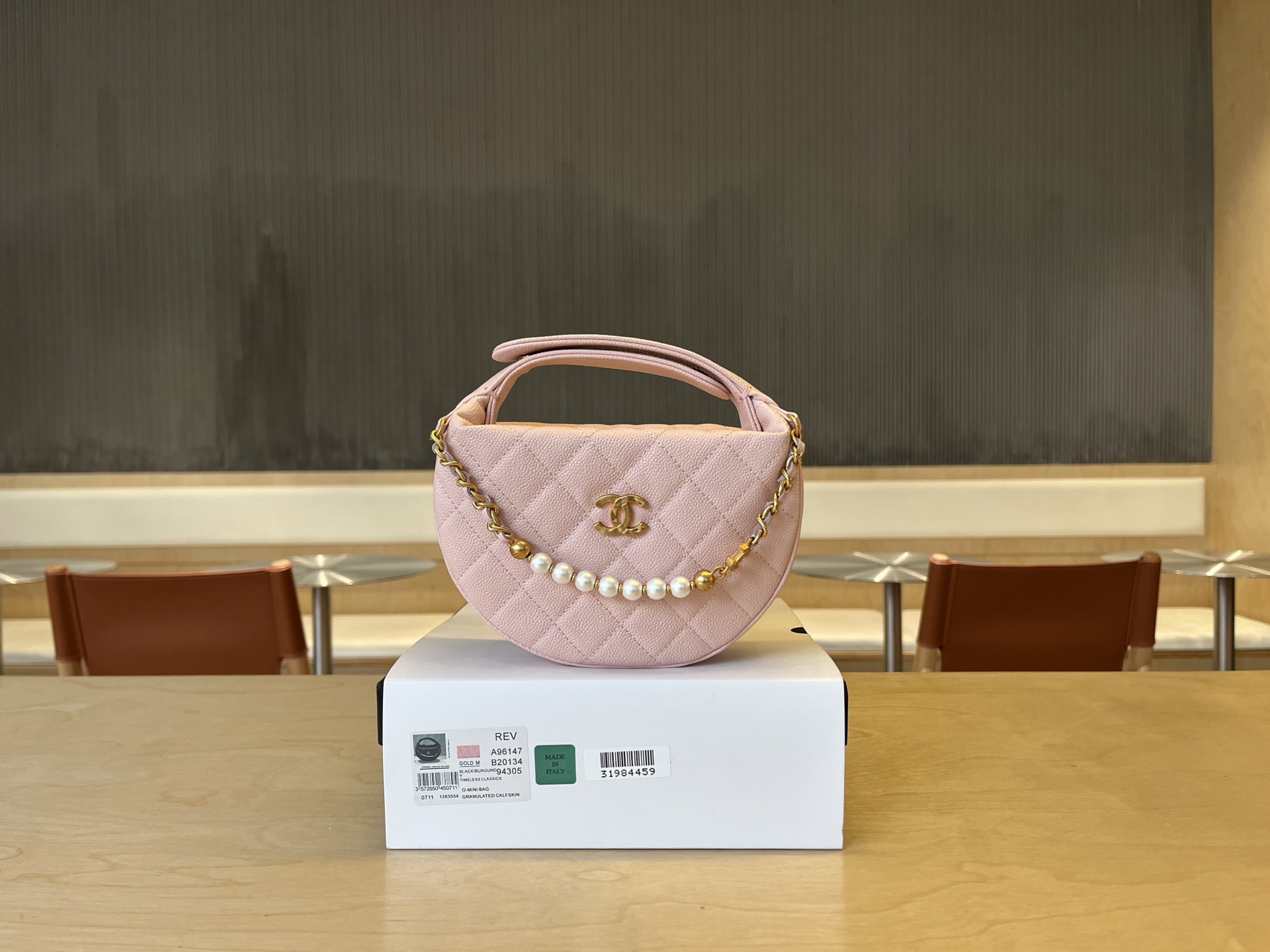Chanel 25s Pearl Chain Hula Hoop Bag, Pink Leather, 19*12*4cm 2 i1745133271478 5872 0 0