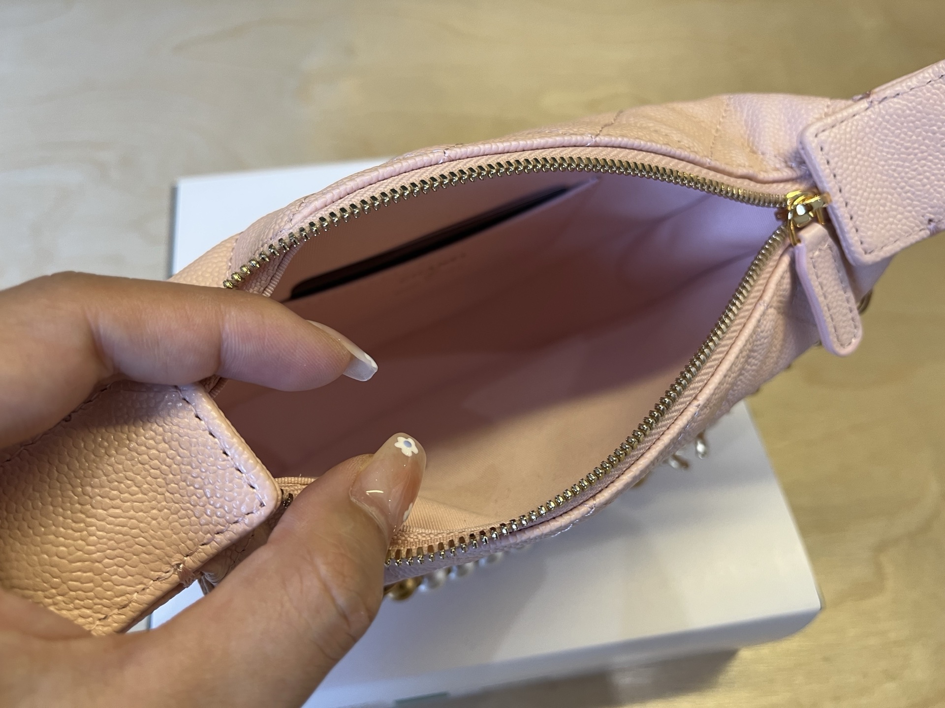 Chanel 25s Pearl Chain Hula Hoop Bag, Pink Leather, 19*12*4cm 9 i1745133271593 3668 0 7
