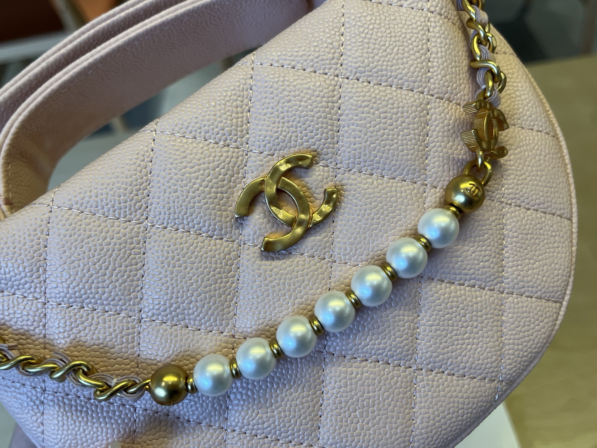 Chanel 25s Pearl Chain Hula Hoop Bag, Pink Leather, 19*12*4cm 7 i1745133273267 8088 0 5