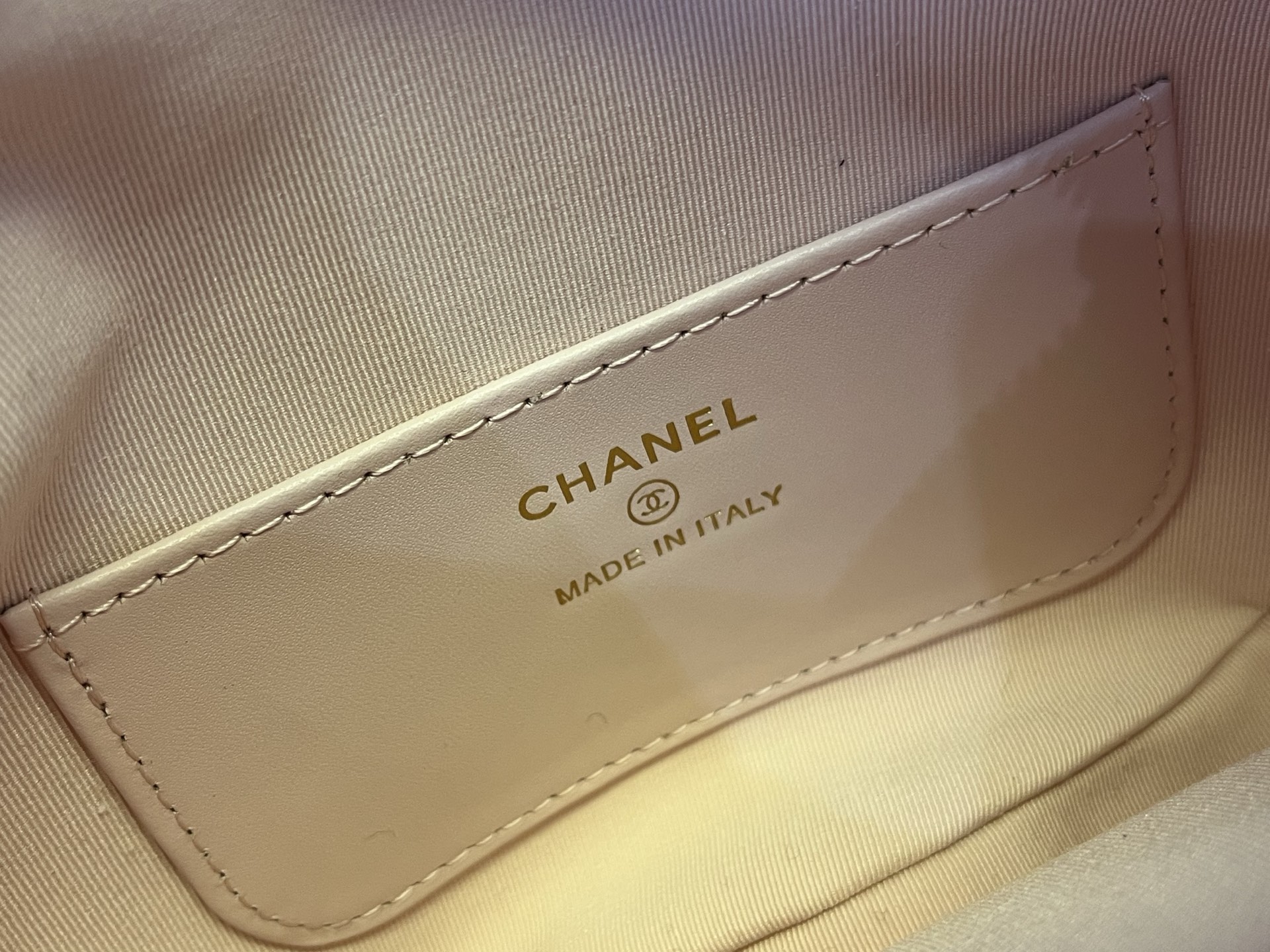 Chanel 25s Pearl Chain Hula Hoop Bag, Pink Leather, 19*12*4cm 10 i1745133273330 8063 0 8