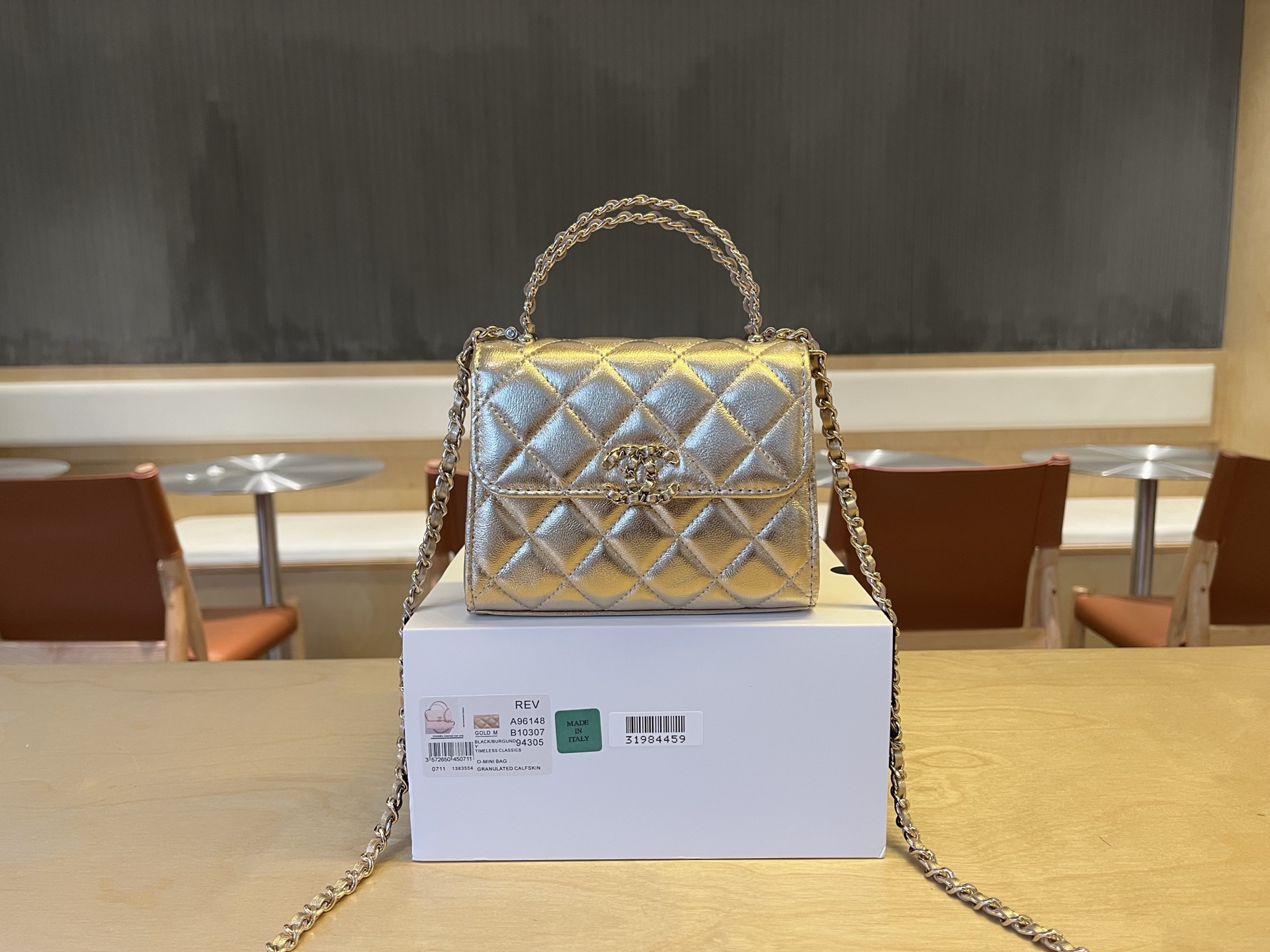 NO:389049,.A96148 Chanel 25s The most popular Kelly cowhide handle bag of this season is a hit, new color, very classic, really hard to buy, and the purchasing agent has to be a premium!  The real thing is really super beautiful, you must buy it Size: 14.5*11.5*5.5cm, Chanel, Chanel, Chanel, cowhide19860909.A96148 Chanel 25s 本季最火最火的Kelly牛皮手柄包 大爆款 新颜色 非常经典 真的非常难买 代购都要溢价！实物真的超级超级好看,一定要买 尺寸: 14.5*11.5*5.5cm,香奈儿,chanel,chanel,cowhide,Bag