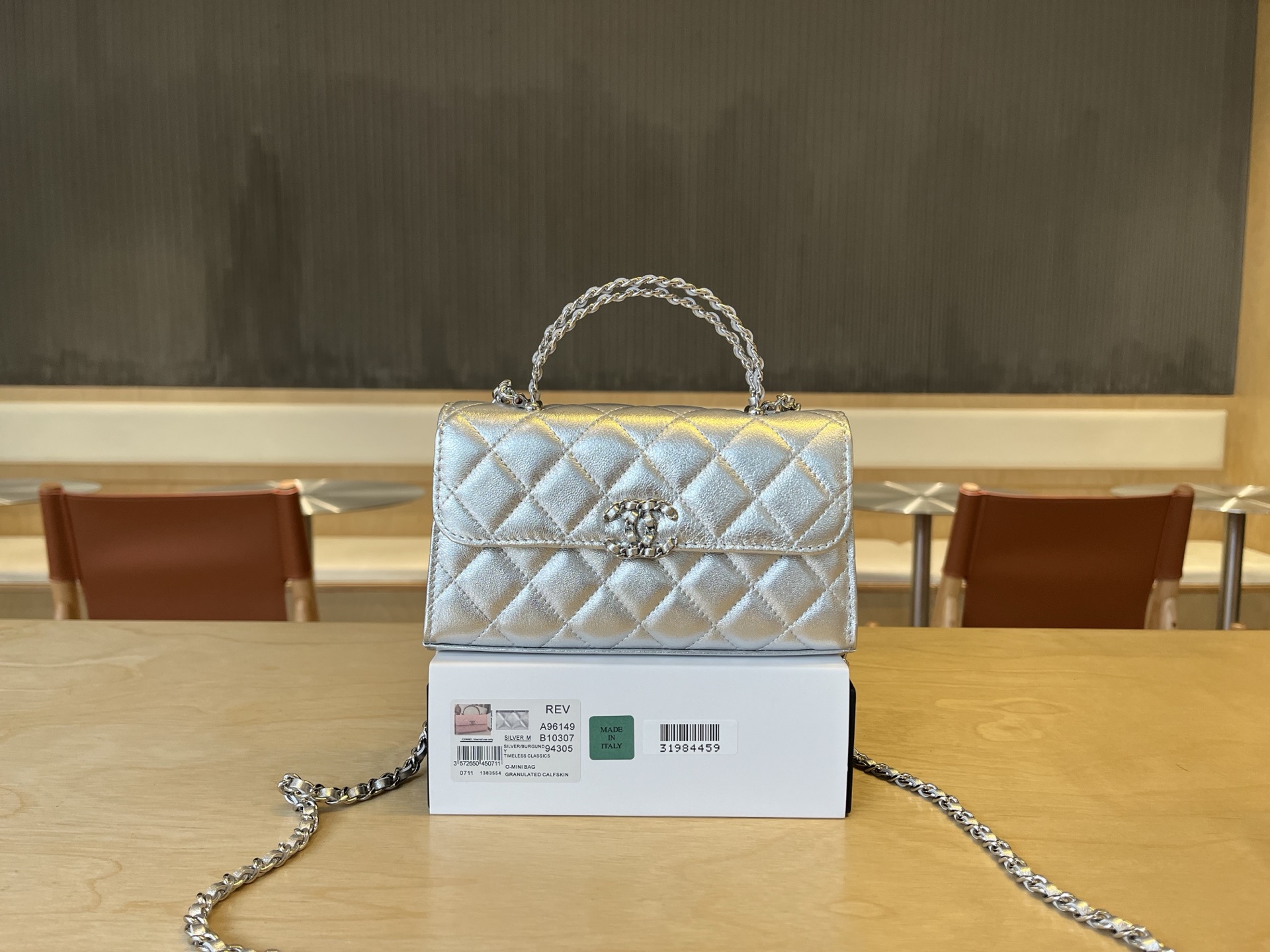 NO:389018,.A96149 Chanel 25s The most popular Kelly cowhide handle bag of this season is a big hit, new color, very classic, really hard to buy, and the purchasing agent has to be a premium!  The real thing is really super beautiful, you must buy it Size: 18*10*4.5cm, Chanel, chanel, chanel, cowhide19860909.A96149 Chanel 25s 本季最火最火的Kelly牛皮手柄包 大爆款 新颜色 非常经典 真的非常难买 代购都要溢价！实物真的超级超级好看,一定要买 尺寸:18*10*4.5cm,香奈儿,chanel,chanel,cowhide,Bag