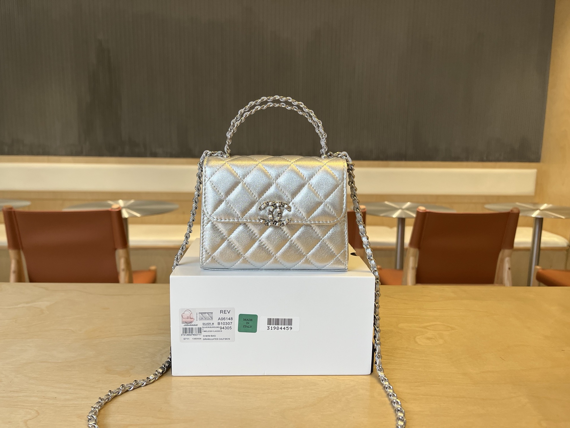 NO:389025,.A96148 Chanel 25s The most popular Kelly cowhide handle bag of this season is a hit, new color, very classic, really hard to buy, and the purchasing agent has to be a premium!  The real thing is really super beautiful, you must buy it Size: 14.5*11.5*5.5cm, Chanel, Chanel, Chanel, cowhide19860909.A96148 Chanel 25s 本季最火最火的Kelly牛皮手柄包 大爆款 新颜色 非常经典 真的非常难买 代购都要溢价！实物真的超级超级好看,一定要买 尺寸: 14.5*11.5*5.5cm,香奈儿,chanel,chanel,cowhide,Bag