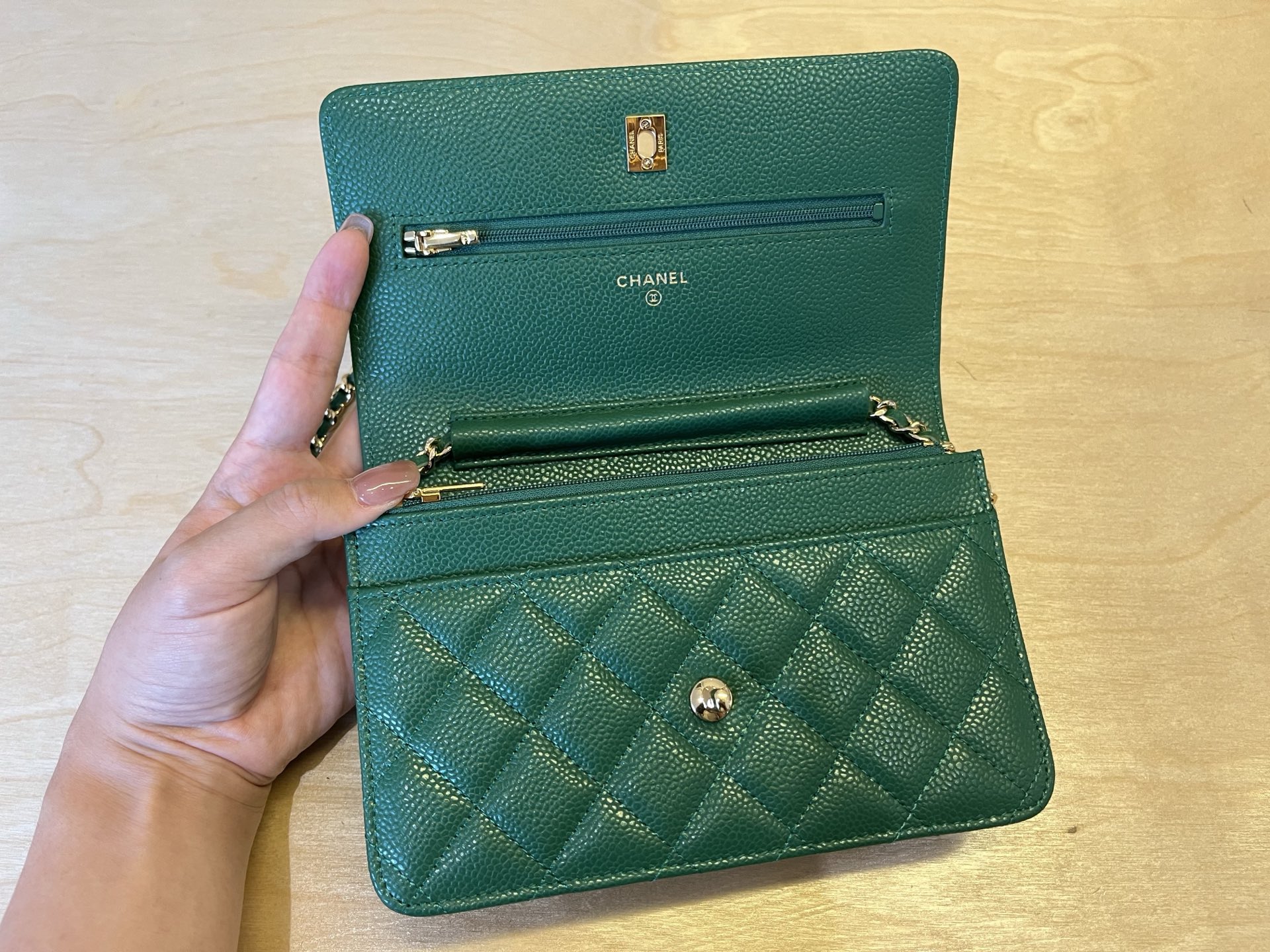 Chanel WOC Chain Wallet in Green Caviar Leather with Gold Hardware 8 i1750091903769 1919 0 6