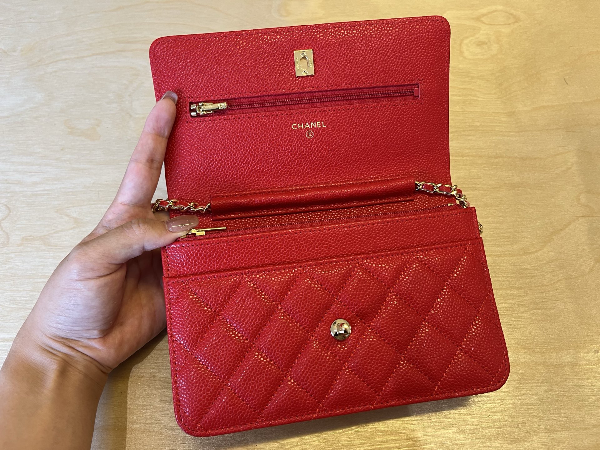Chanel 25cm WOC Chain Wallet - Caviar Leather, Red with Gold-Tone Hardware 7 i1750092035587 3588 0 6