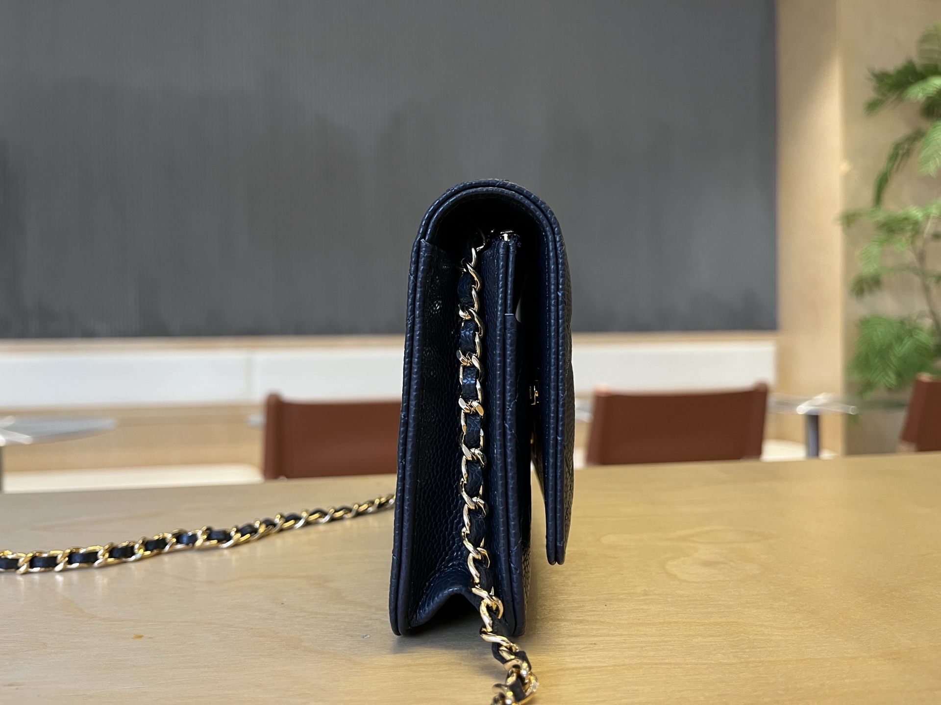 Chanel 25cm WOC Chain Bag, Caviar Leather, Wallet On Chain, Black and Gold 5 i1750092081964 2834 0 3