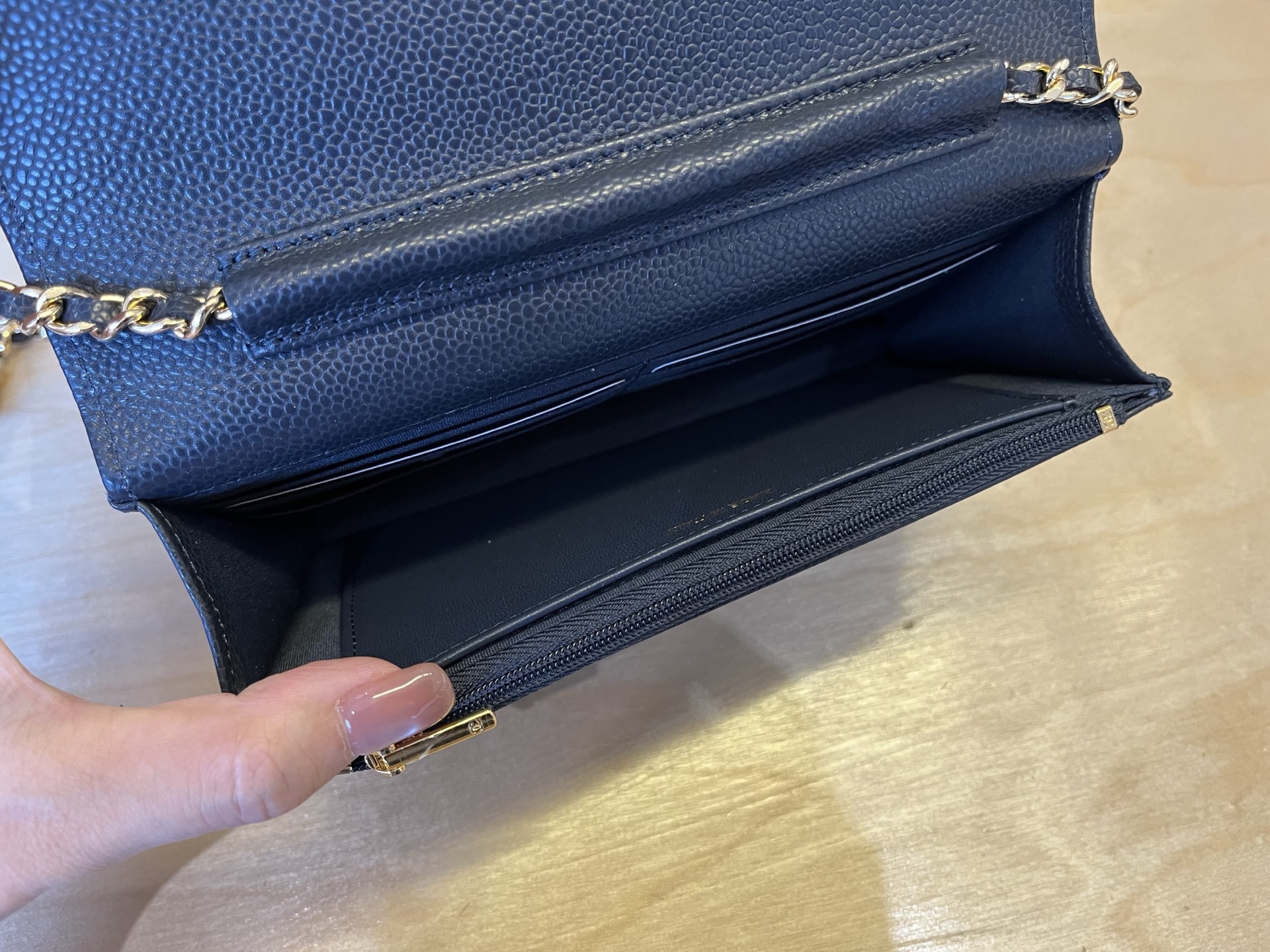 Chanel 25cm WOC Chain Bag, Caviar Leather, Wallet On Chain, Black and Gold 9 i1750092082033 5115 0 7