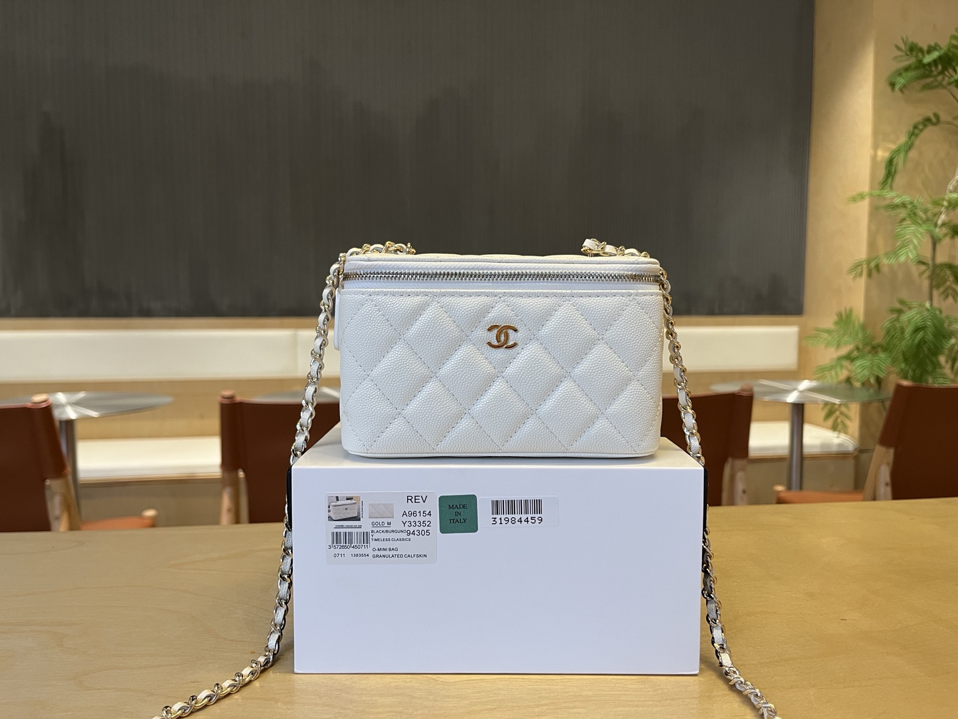 NO:389158,.A96154 Chanel Classic Ball Pattern Long Box Bag The long model has a large capacity, and can be placed on mobile phone cosmetics and power banks. It is a very cost-effective and practical one!  Size16×8×10cm, Chanel, chanel, chanel19860909.A96154 Chanel 经典球纹长款盒子包 长款的容量相当大,手机化妆品充电宝等都可以放,性价比和实用度都超高的一款！Size16×8×10cm,香奈儿,chanel,chanel,Bag