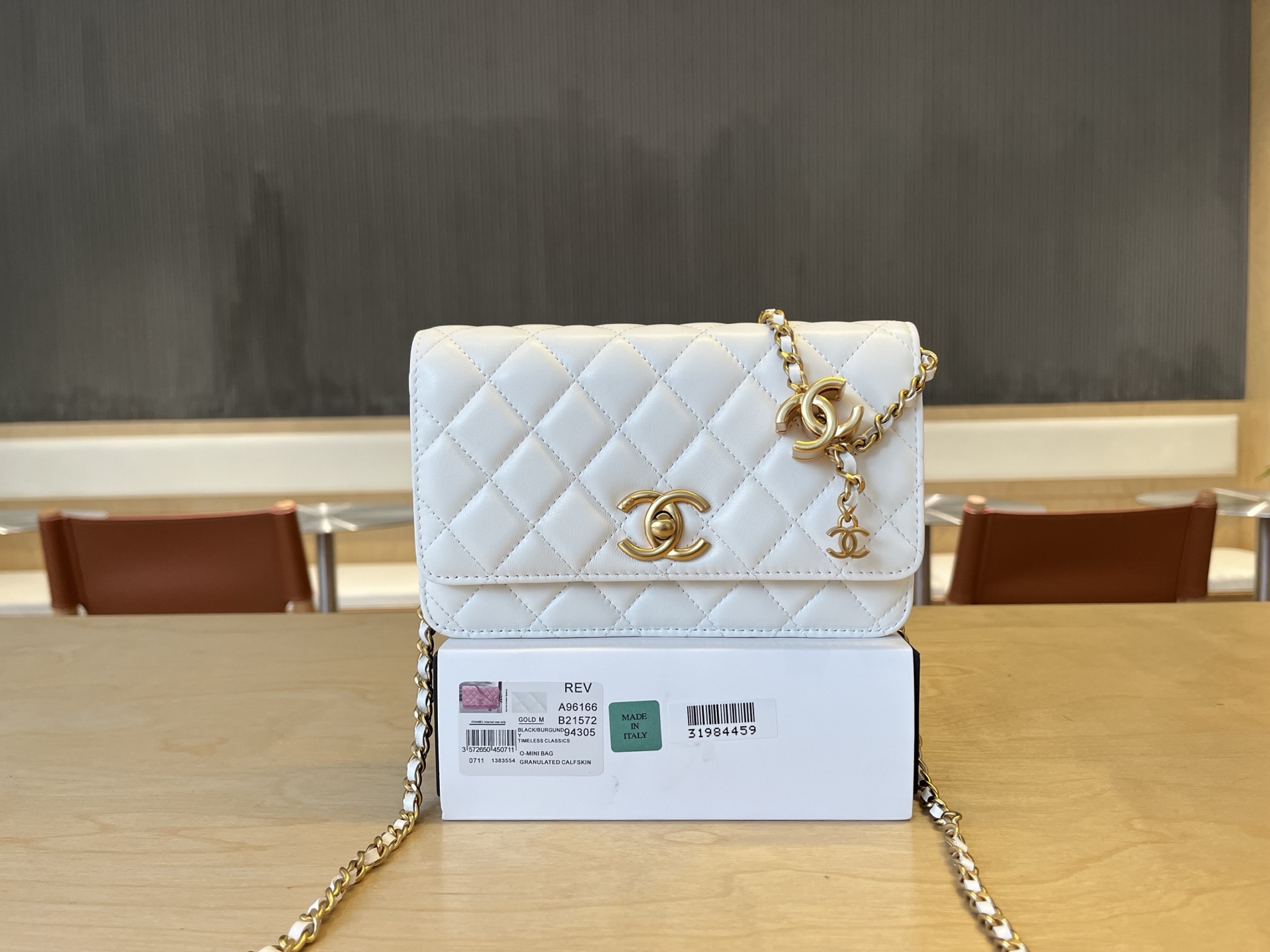 A96166 Chanel 24a gran hebilla ajustable doble C woc. La hebilla ajustable es muy práctica. Me encanta el woc ajustable…