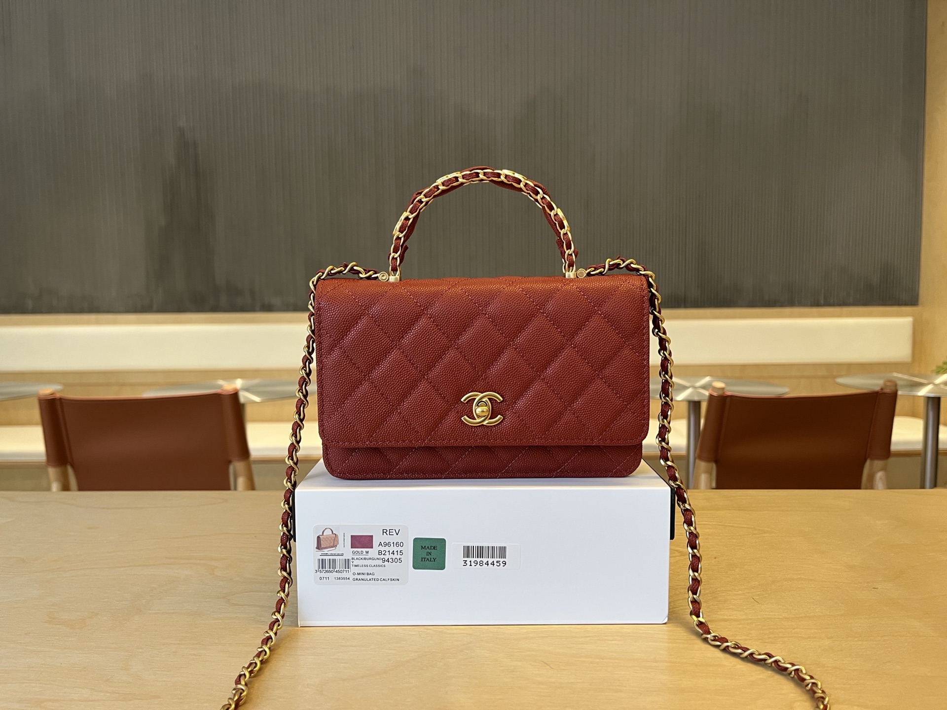 A96160 Chanel 25B Mango con logo doble C woc El diseño exquisito del mango está más de moda Cuero de vaca granulado con…