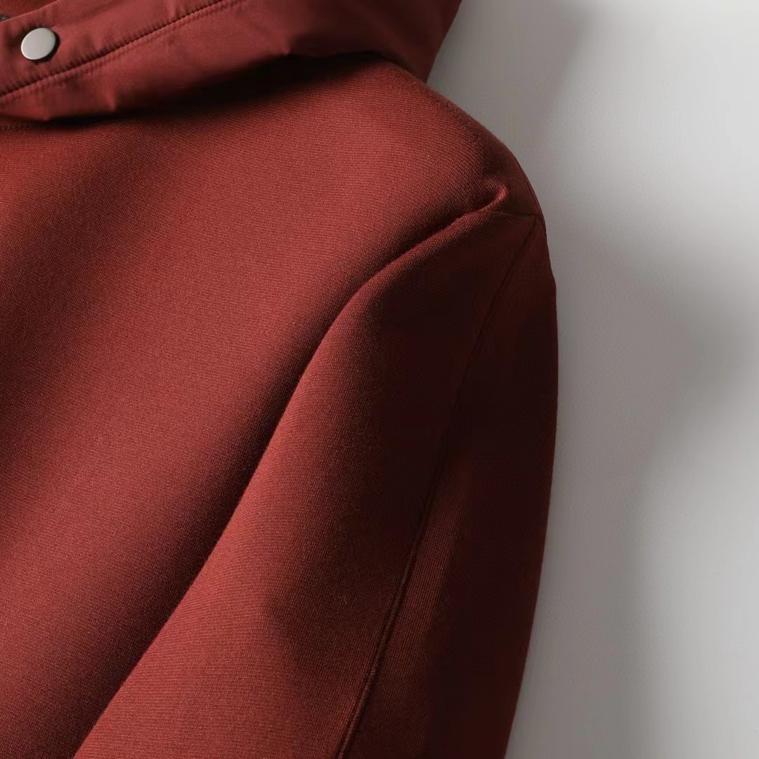 阿玛尼时尚简约春季卫衣简洁细腻的设计和高质细节而闻名裁剪完美后标最新英国吊点线技术更加完美用料一丝不苟适