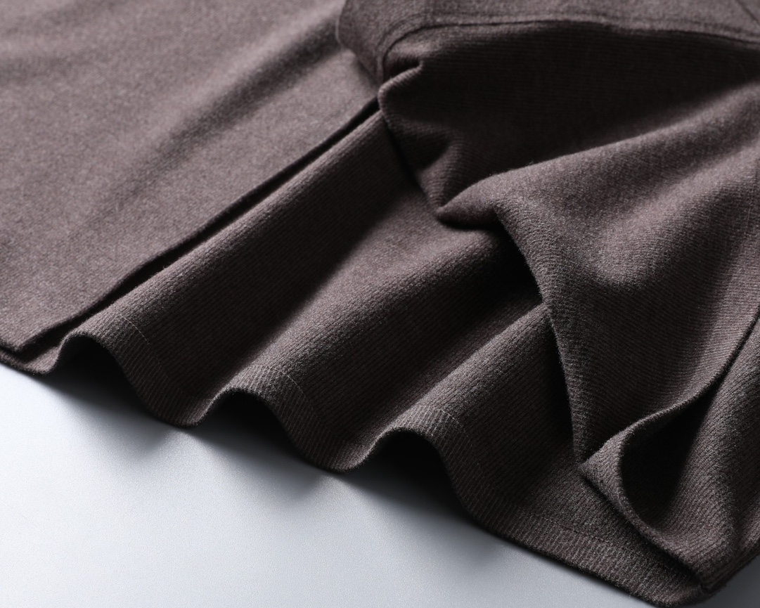 阿玛尼时尚简约春季衬衫简洁细腻的设计和高质细节而闻名裁剪完美后标最新英国吊点线技术更加完美用料一丝不苟适