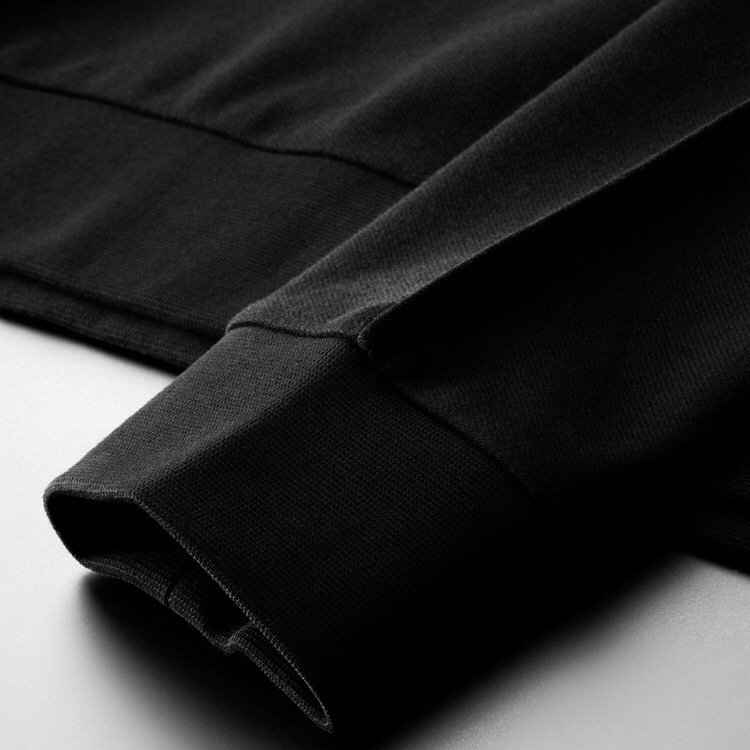 布鲁提时尚简约春季卫衣打底衫简洁细腻的设计和高质细节而闻名裁剪完美后标最新英国吊点线技术更加完美用料一丝