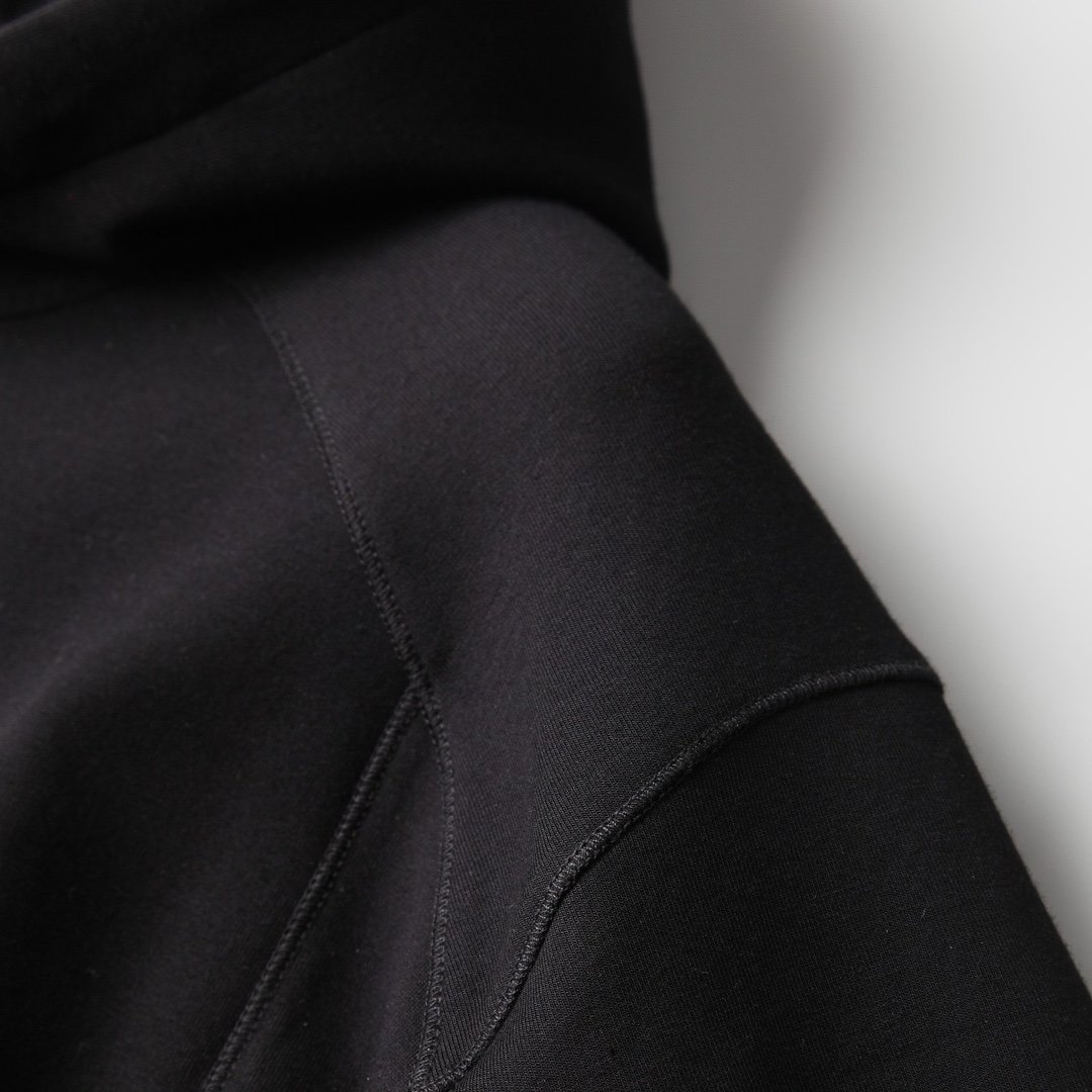 杰尼亚时尚简约春季连帽卫衣打底衫简洁细腻的设计和高质细节而闻名裁剪完美后标最新英国吊点线技术更加完美用料