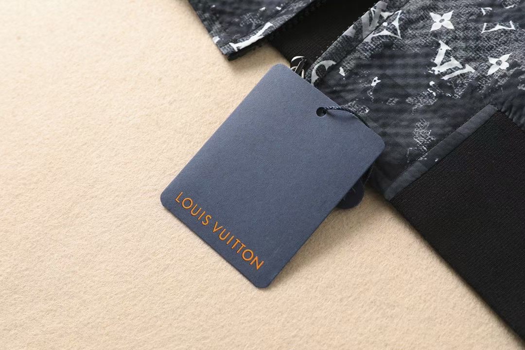 【 LV 】春季简约。夹克 风衣🌹贵族高级别要求订单 高标准定制　上身非常有型 🍃经典百搭 客供五金 每
