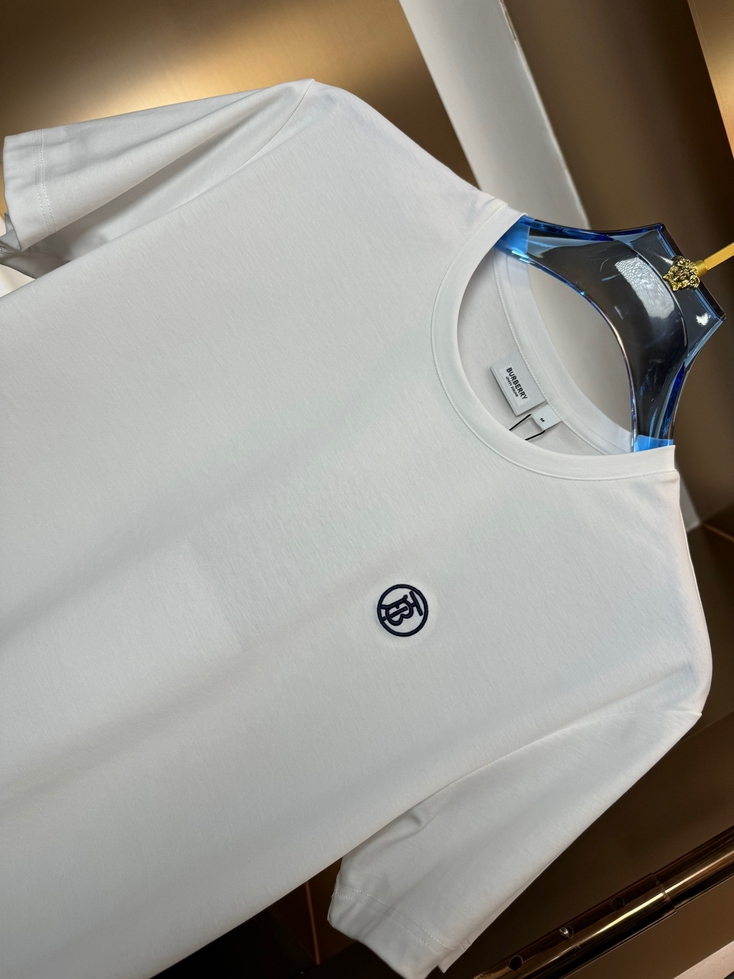 巴宝莉时尚简约短袖T恤简洁细腻的设计和高质细节而闻名裁剪完美后标最新英国吊点线技术更加完美用料一丝不苟适