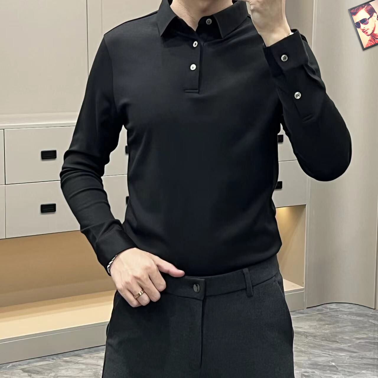 。【 阿玛尼 】 时尚简约 春季 打底衫 简洁细腻的设计和高质细节而闻名，裁剪完美，后标🈶最新英国吊点线