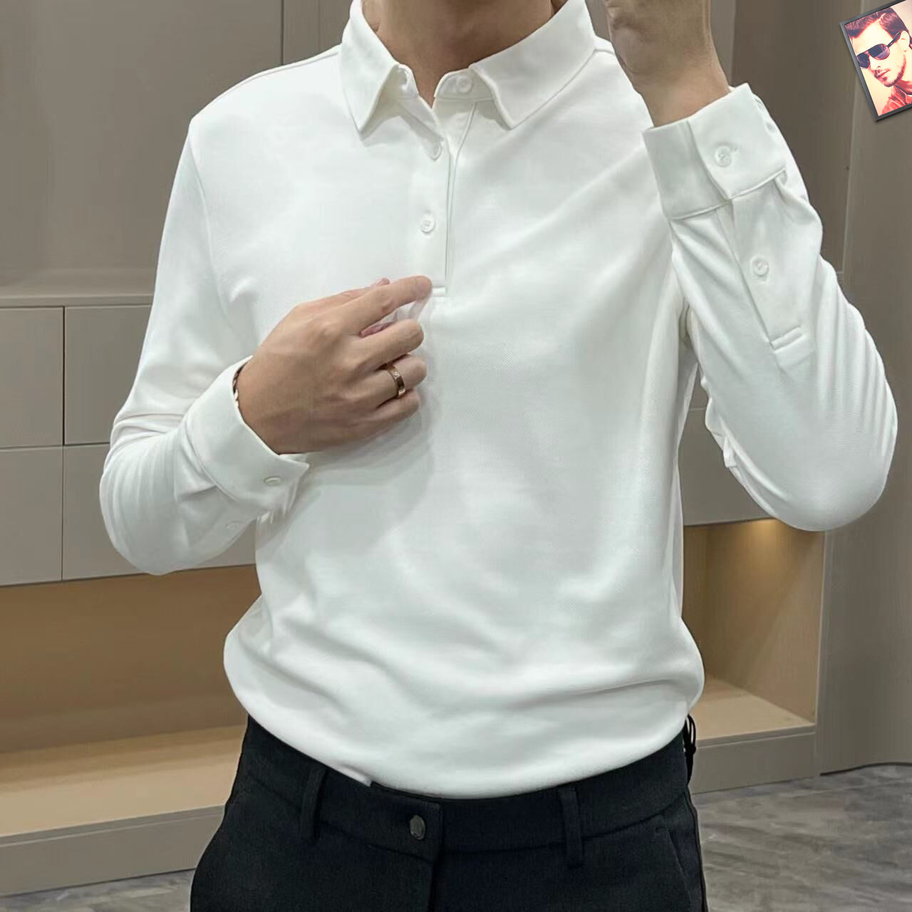 。【 阿玛尼 】 时尚简约 春季 打底衫 简洁细腻的设计和高质细节而闻名，裁剪完美，后标🈶最新英国吊点线