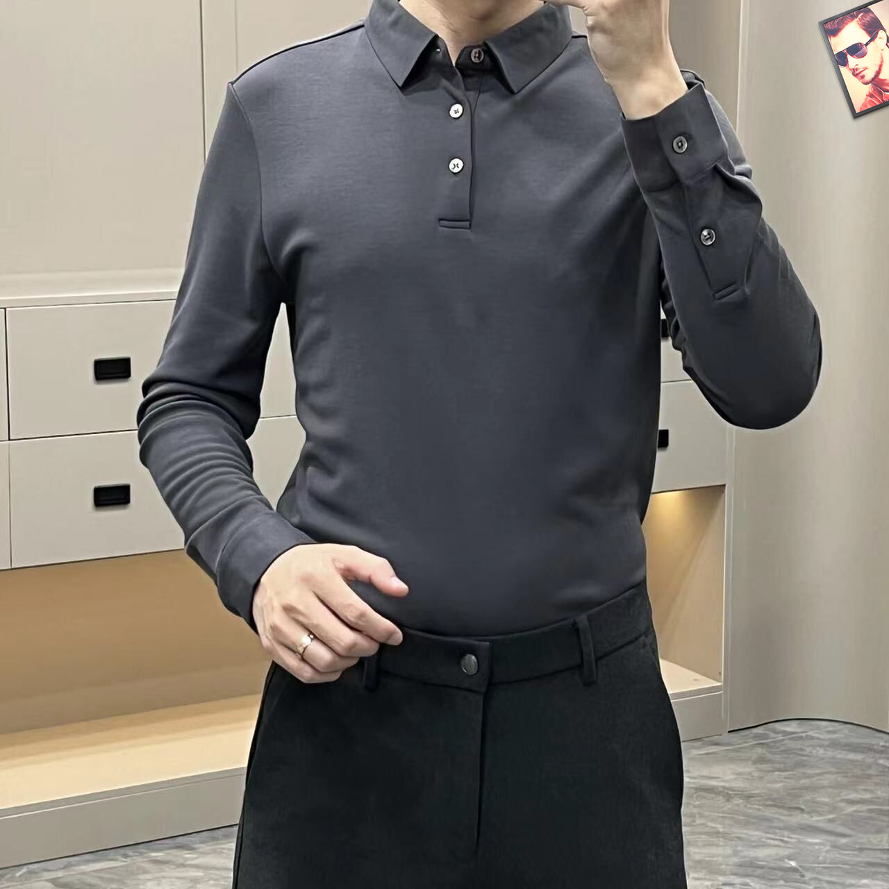 。【 阿玛尼 】 时尚简约 春季 打底衫 简洁细腻的设计和高质细节而闻名，裁剪完美，后标🈶最新英国吊点线