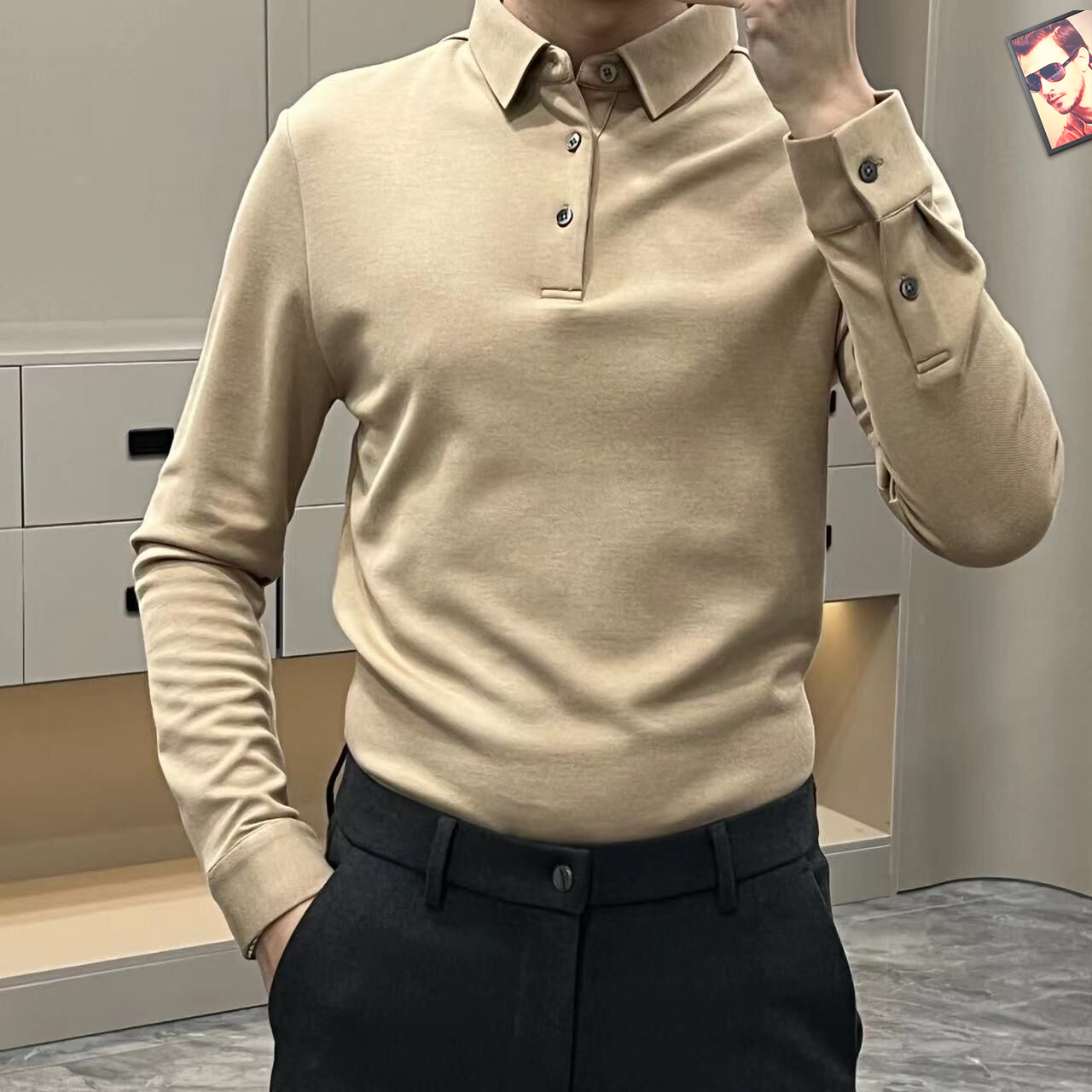 。【 阿玛尼 】 时尚简约 春季 打底衫 简洁细腻的设计和高质细节而闻名，裁剪完美，后标🈶最新英国吊点线